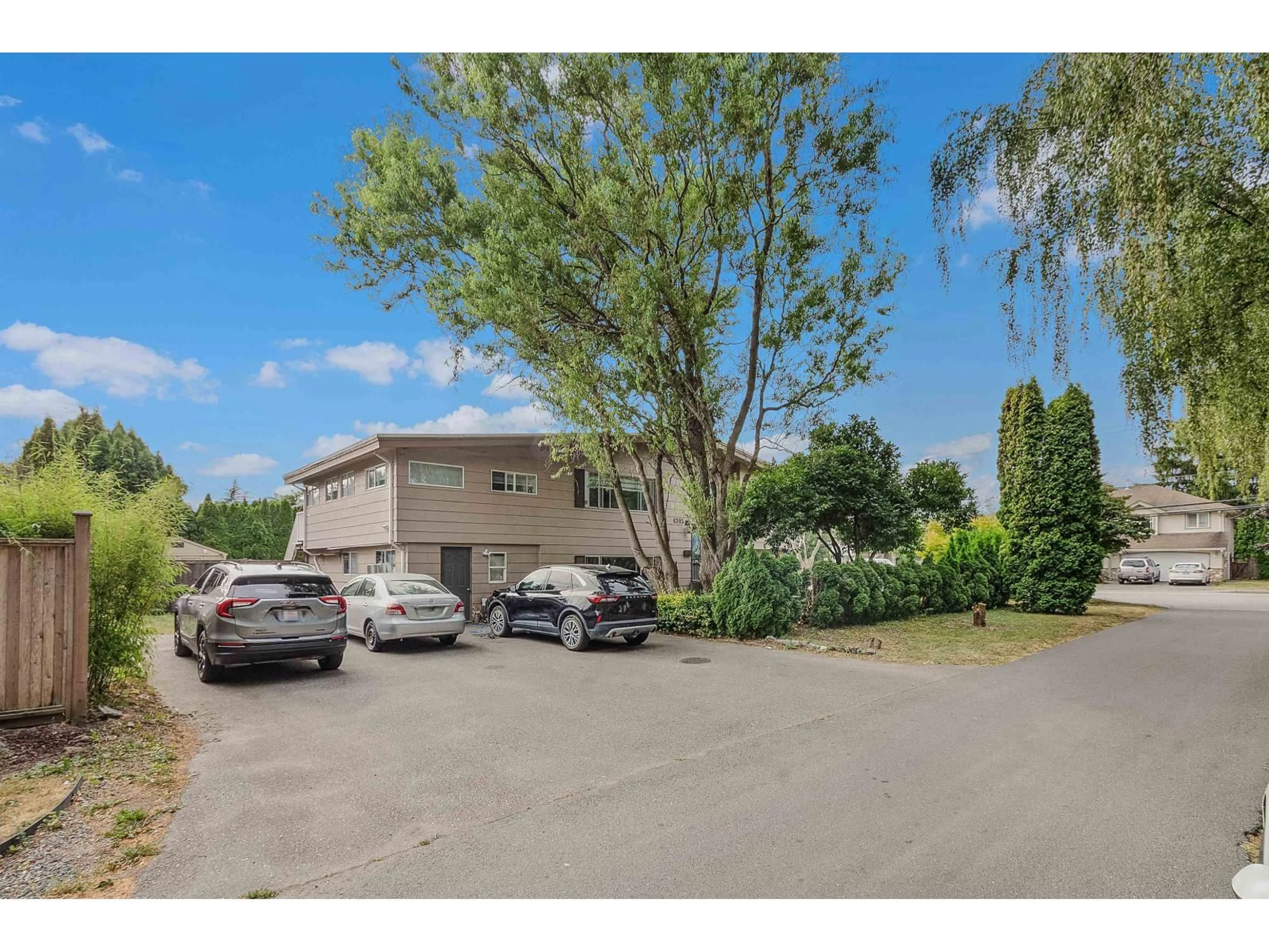 A pic from outside/outdoor area/front of a property/back of a property/a pic from drone, street for 6395 EDSON DRIVE, Chilliwack British Columbia V2R4C1