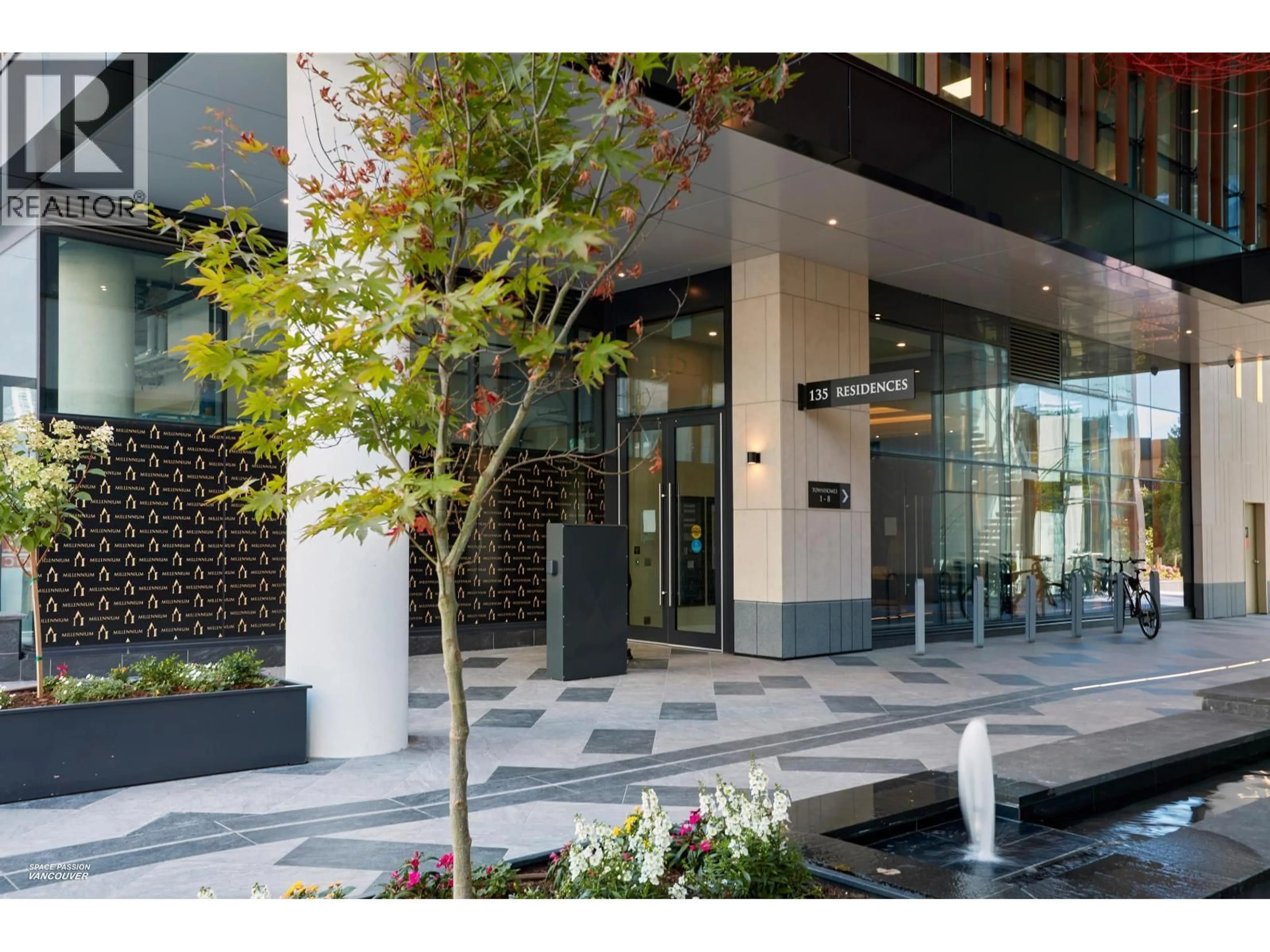 Indoor foyer for 807 - 135 13TH STREET, Vancouver British Columbia V7L0J8