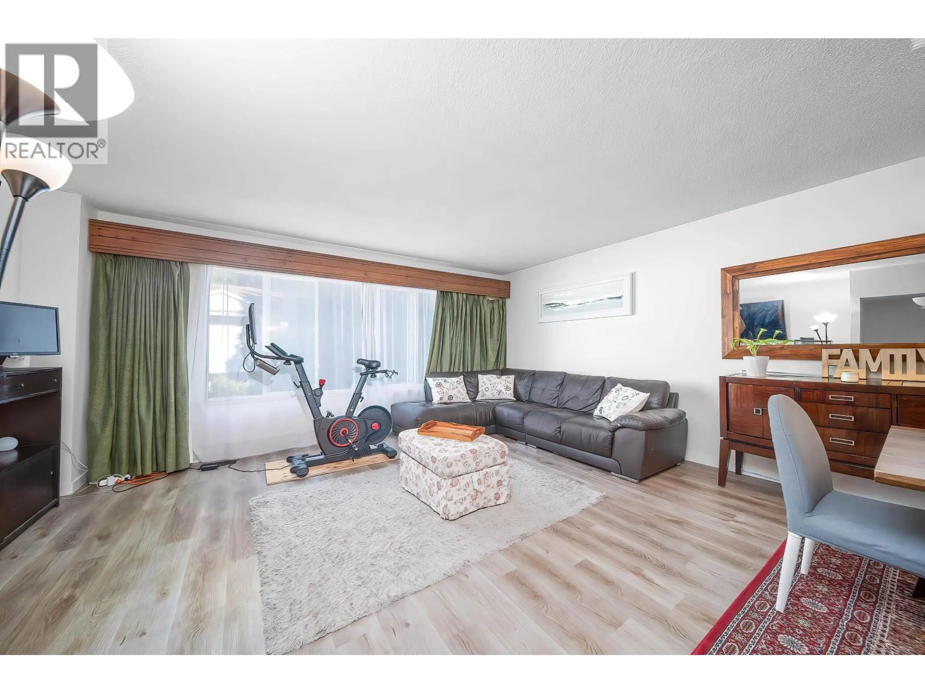 Living room with furniture, wood/laminate floor for 2068 SPRINGER AVENUE, Burnaby British Columbia V5B3M5