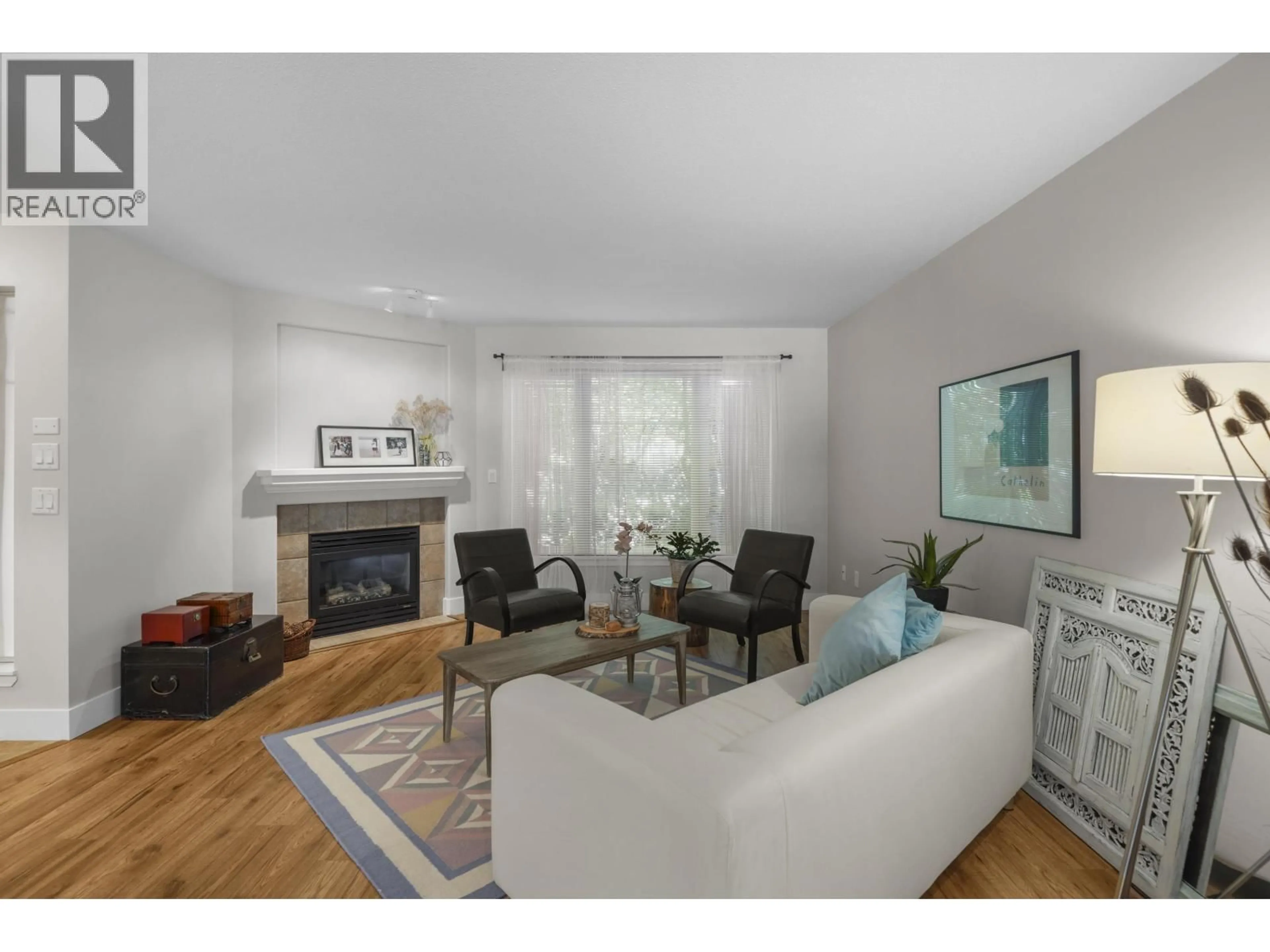 Living room with furniture, wood/laminate floor for 46 - 2351 PARKWAY BOULEVARD, Coquitlam British Columbia V3E3P2