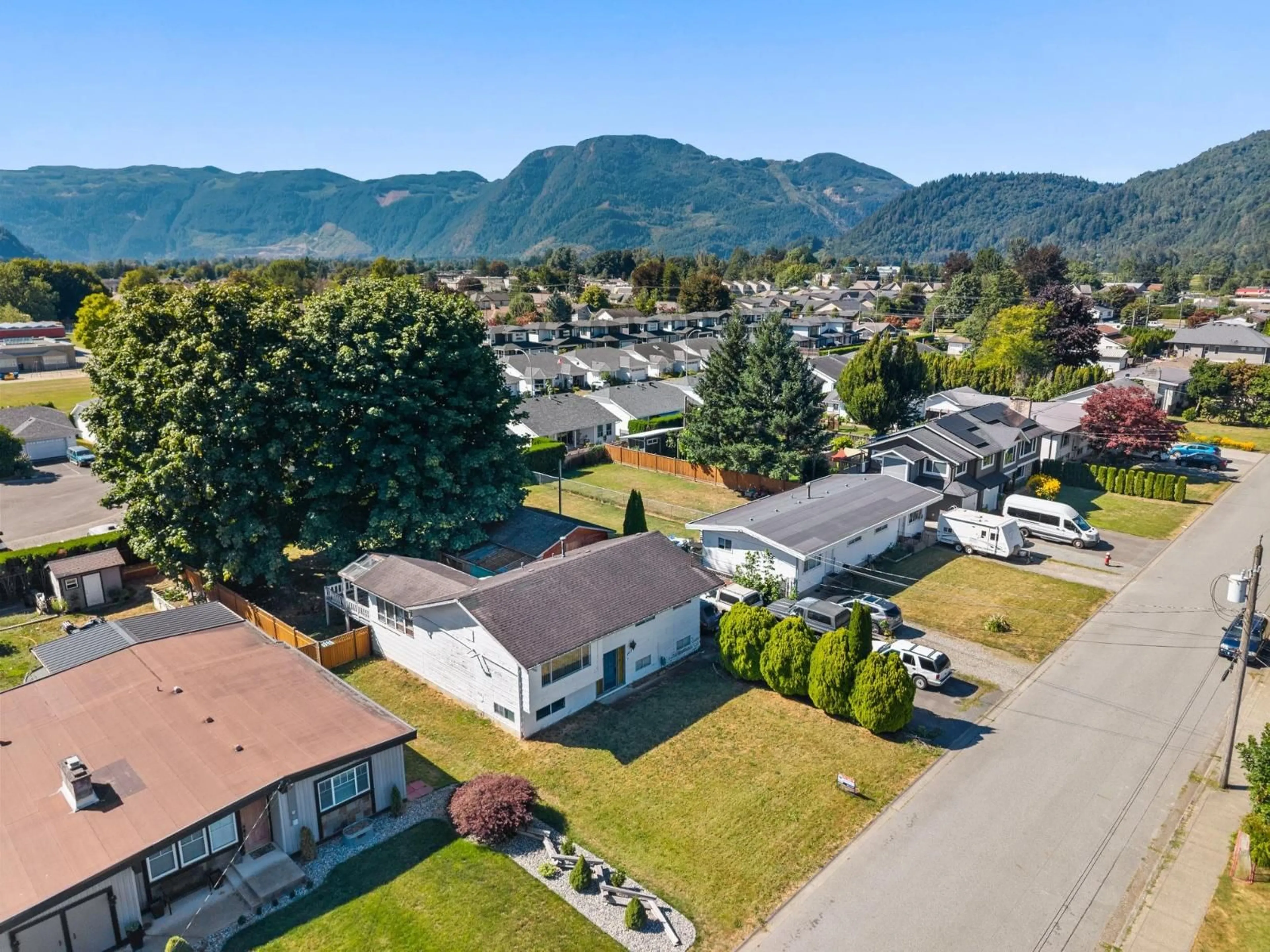 A pic from outside/outdoor area/front of a property/back of a property/a pic from drone, mountain view for 1617 PARKWOOD DRIVE, Agassiz British Columbia V0M1A2