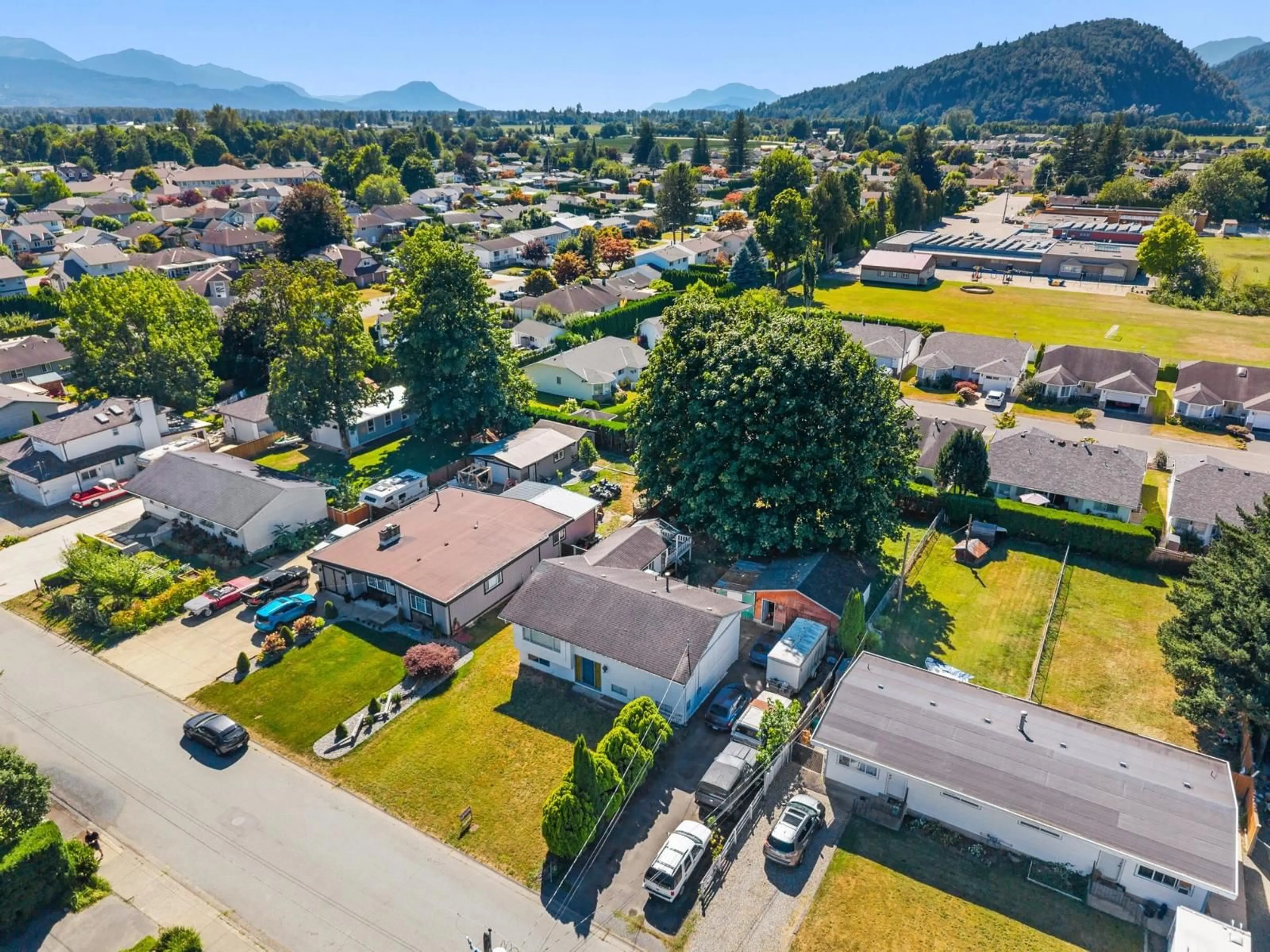 A pic from outside/outdoor area/front of a property/back of a property/a pic from drone, mountain view for 1617 PARKWOOD DRIVE, Agassiz British Columbia V0M1A2