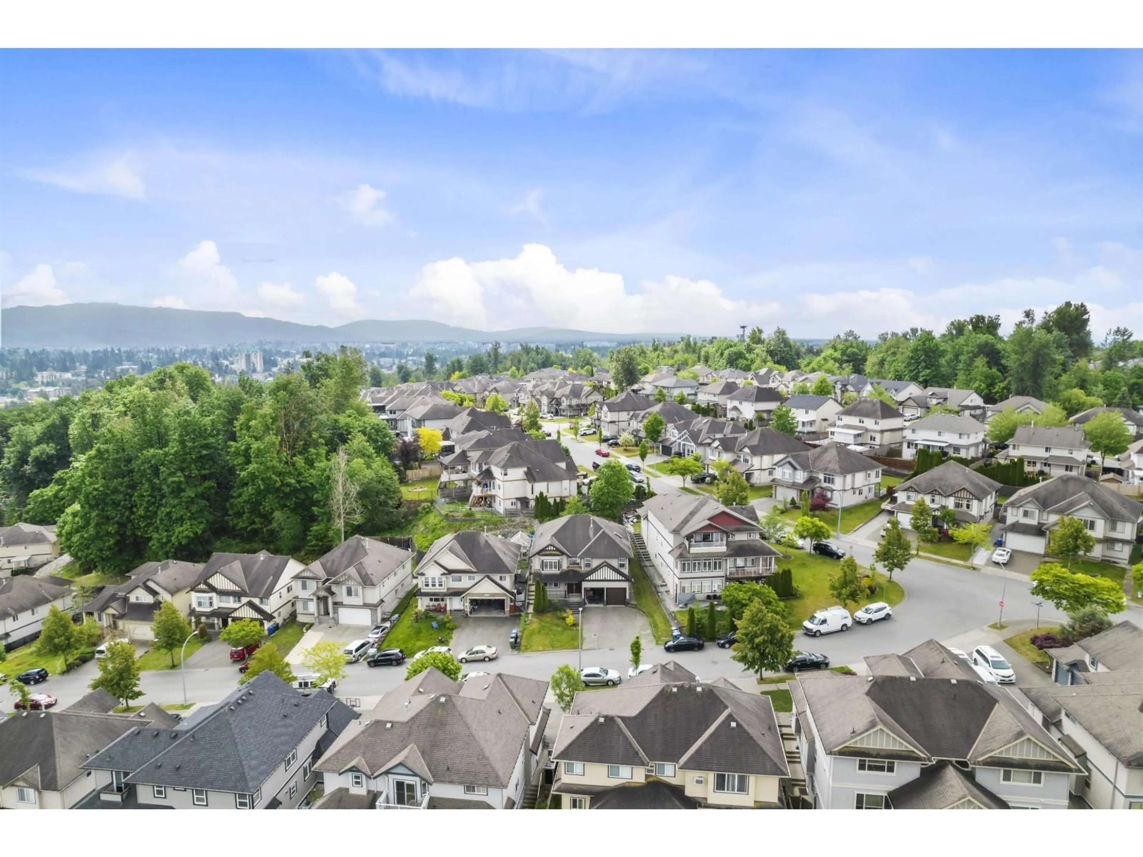 A pic from outside/outdoor area/front of a property/back of a property/a pic from drone, mountain view for 3554 THURSTON, Abbotsford British Columbia V2T6Y2