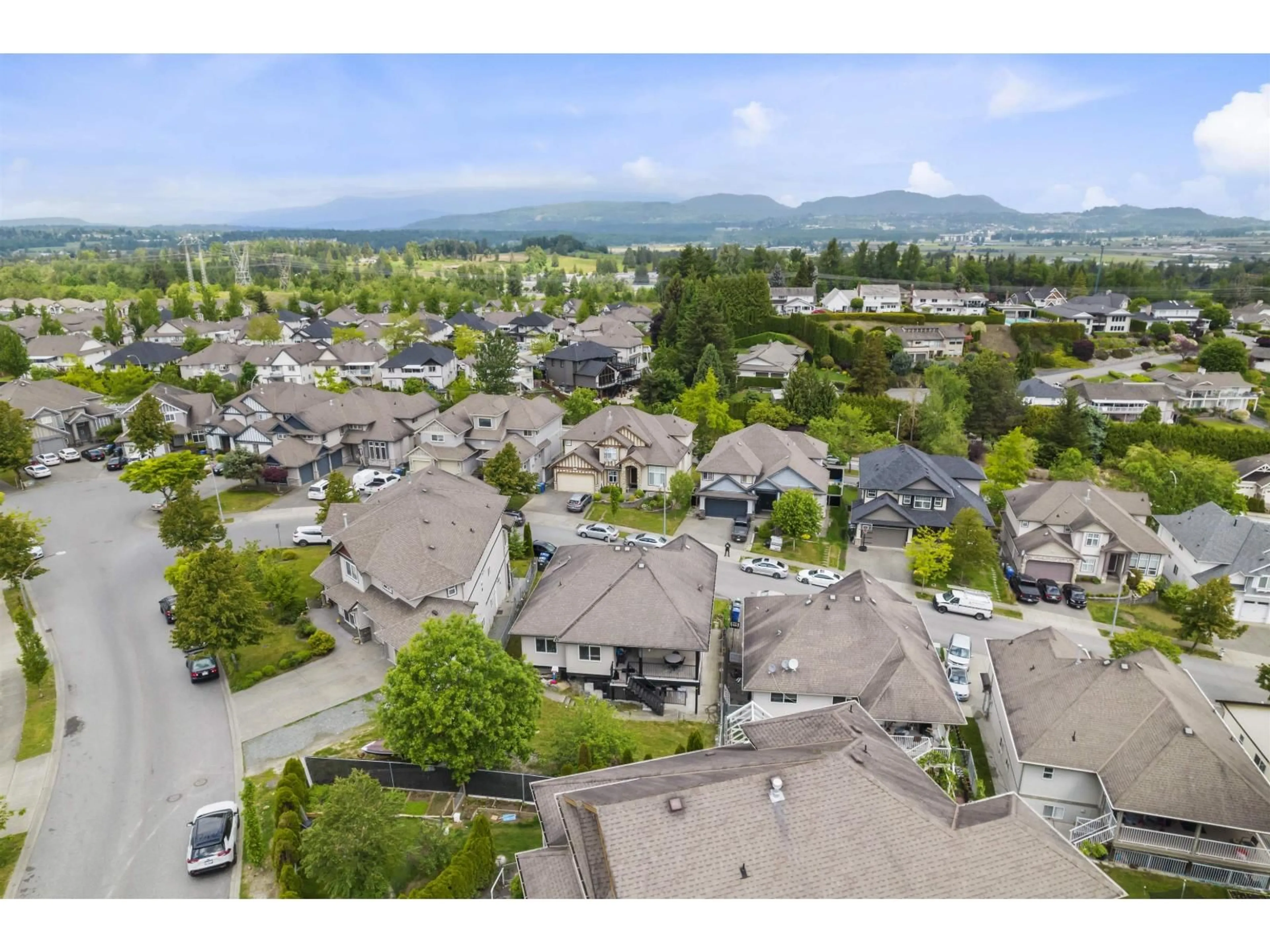 A pic from outside/outdoor area/front of a property/back of a property/a pic from drone, mountain view for 3554 THURSTON, Abbotsford British Columbia V2T6Y2