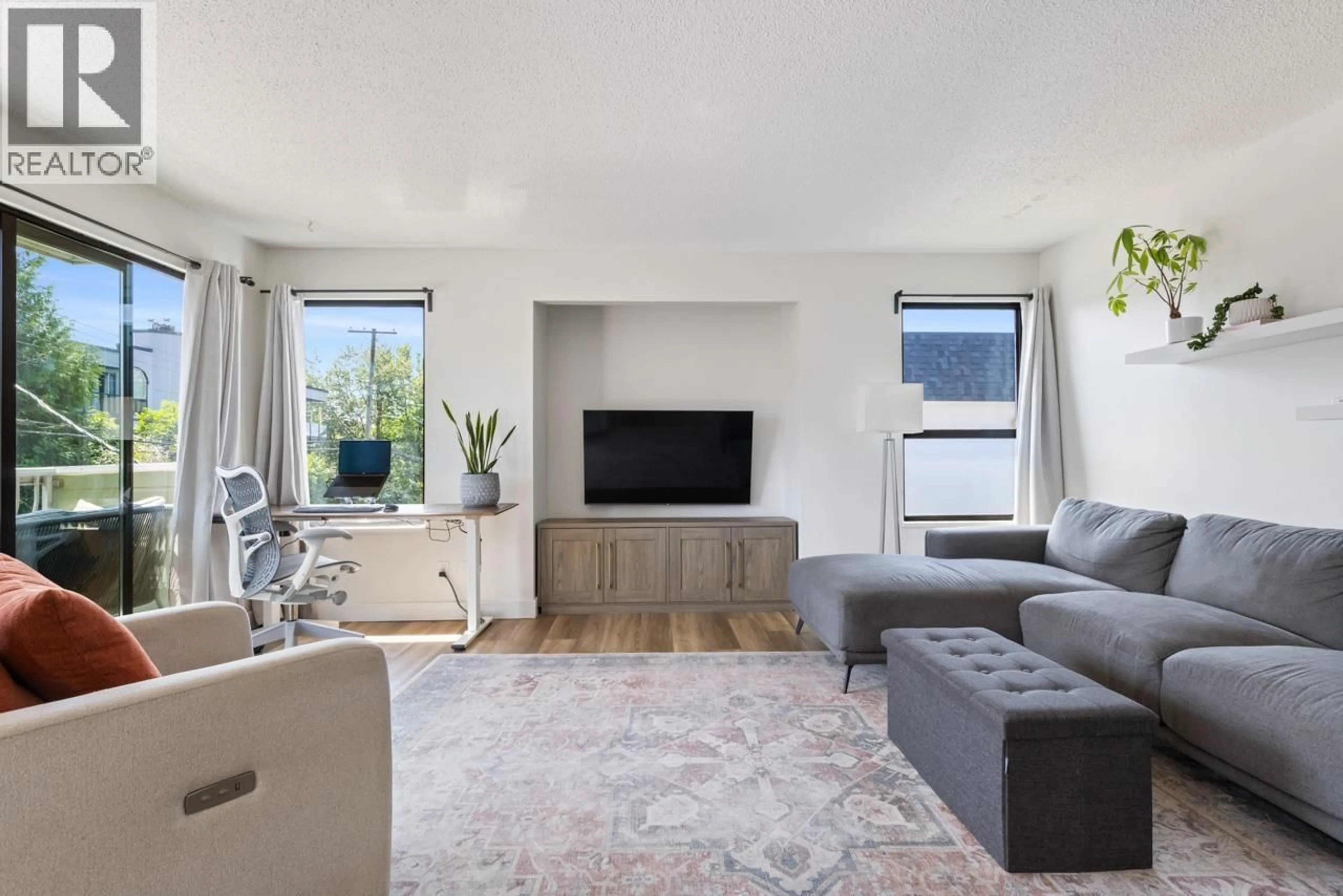 Living room with furniture, unknown for 305 - 642 7TH AVENUE, Vancouver British Columbia V5T1P1