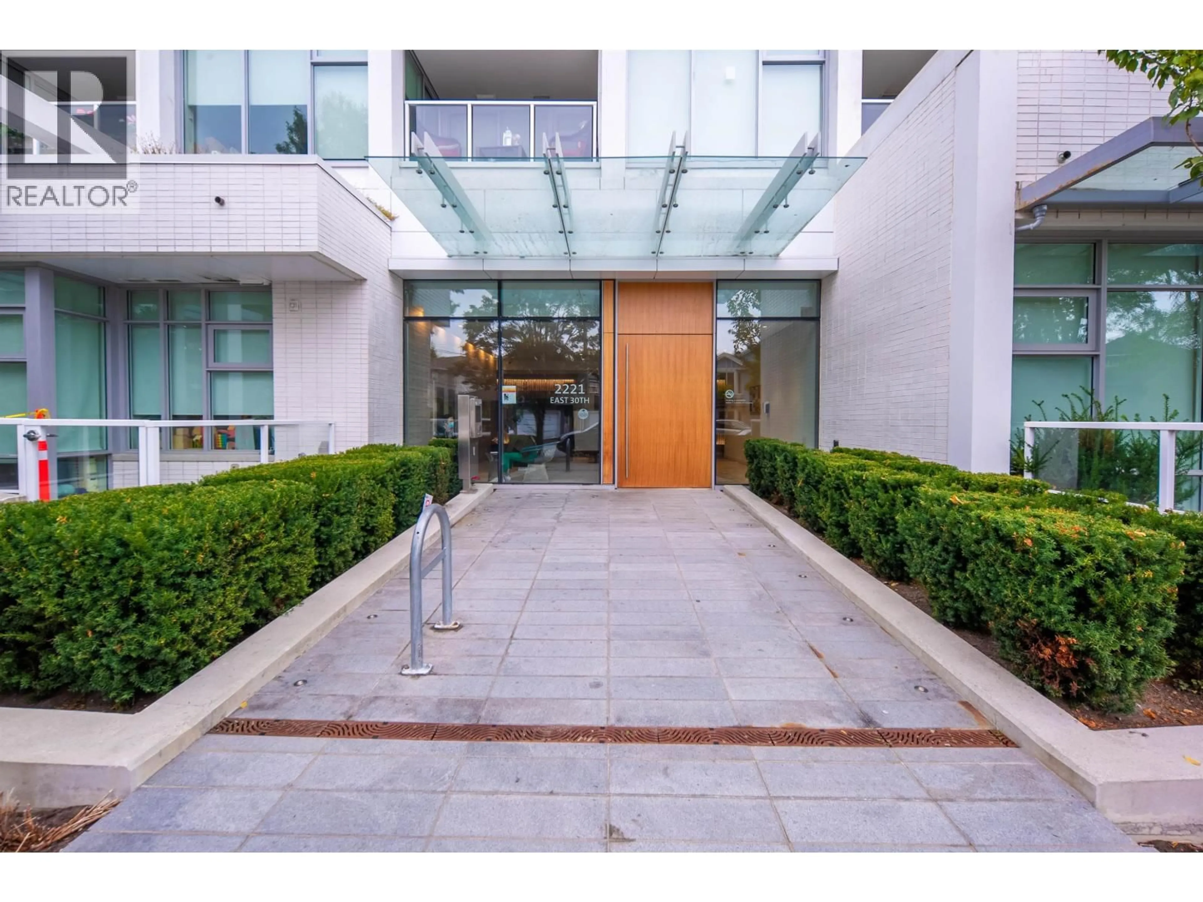 Indoor foyer for 1709 - 2221 30 AVENUE, Vancouver British Columbia V5N0G6
