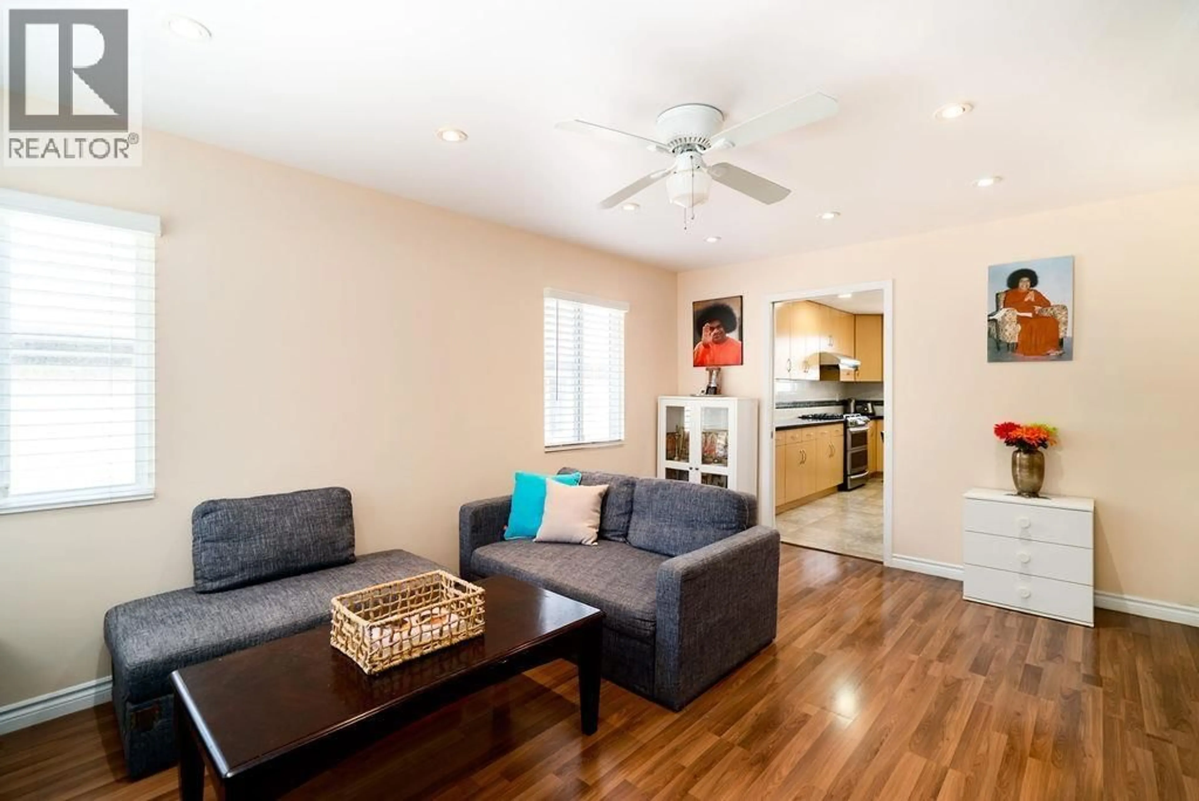 Living room with furniture, wood/laminate floor for 2575 29TH AVENUE, Vancouver British Columbia V5R1V2