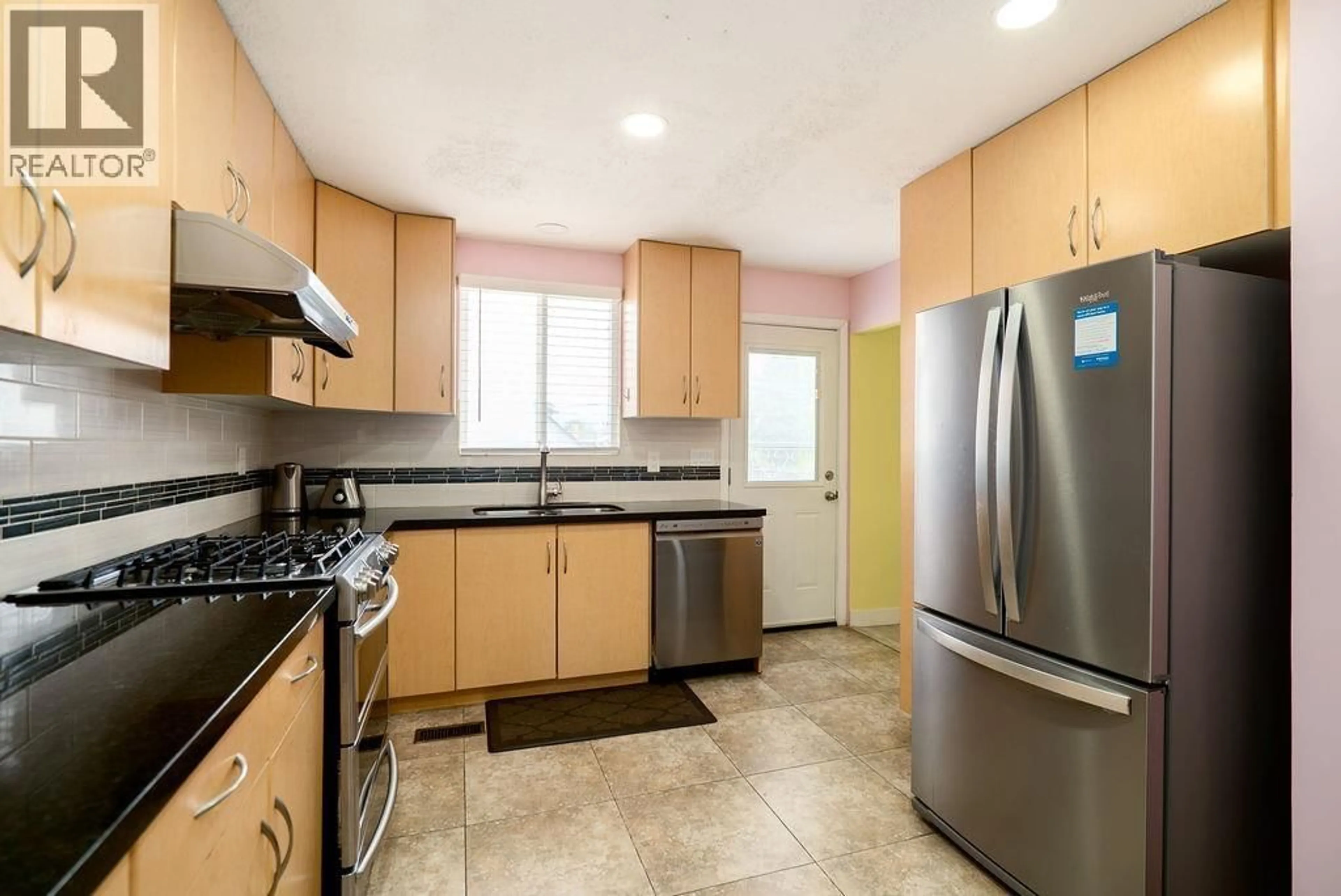 Standard kitchen, ceramic/tile floor for 2575 29TH AVENUE, Vancouver British Columbia V5R1V2