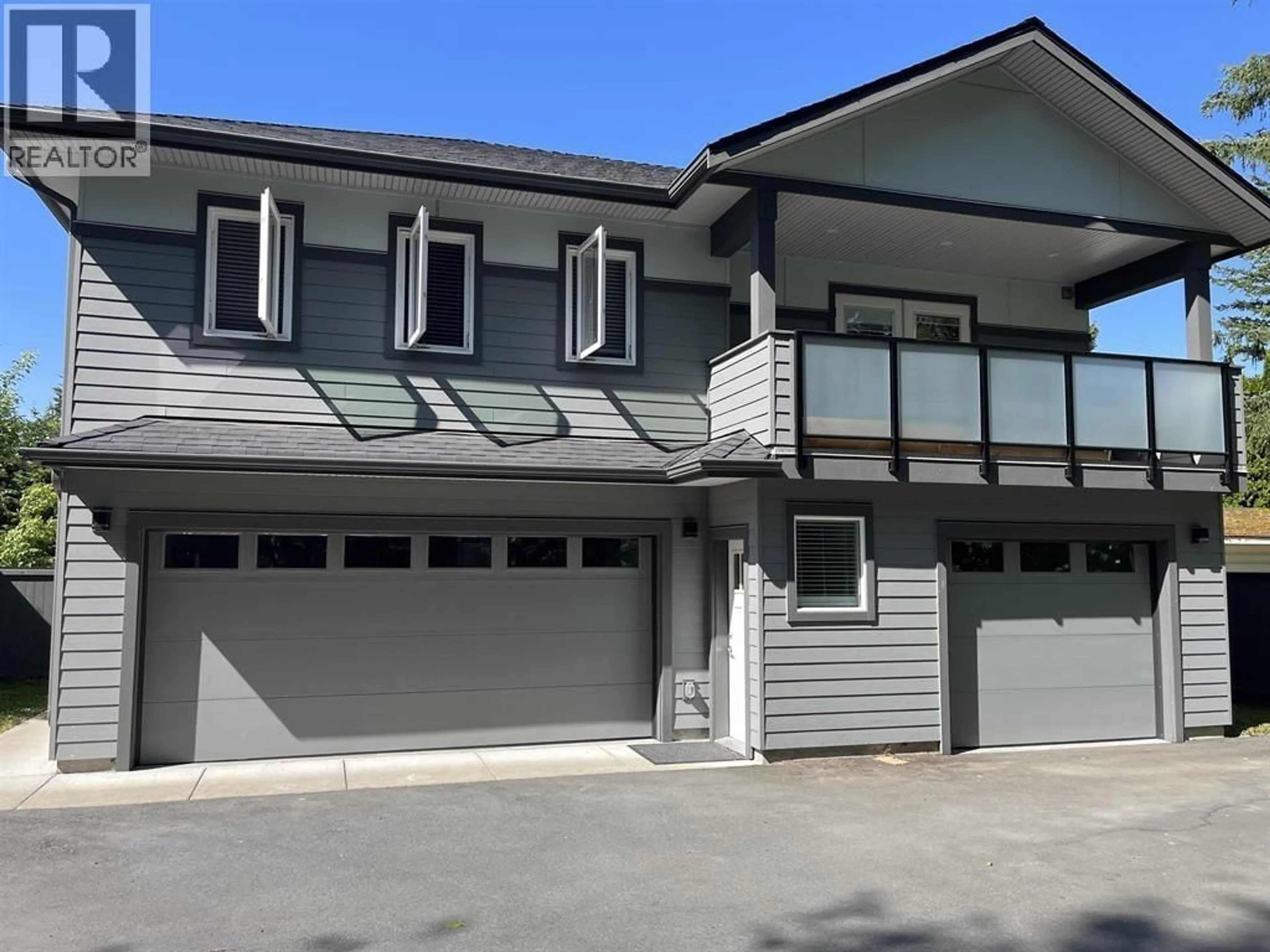 Home with vinyl exterior material, street for 40128 DIAMOND HEAD ROAD, Squamish British Columbia V0N1T0