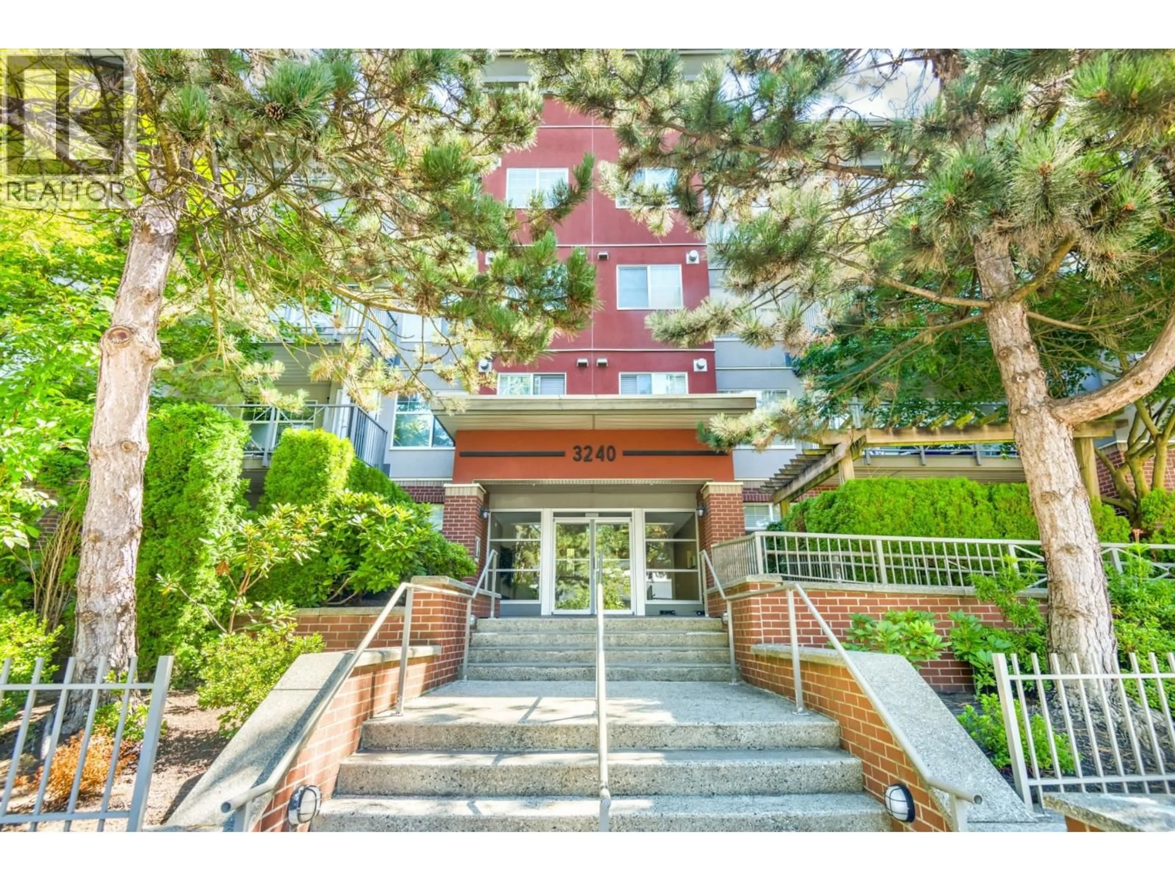 Indoor foyer for 302 - 3240 ST JOHNS STREET, Port Moody British Columbia V3H0C1