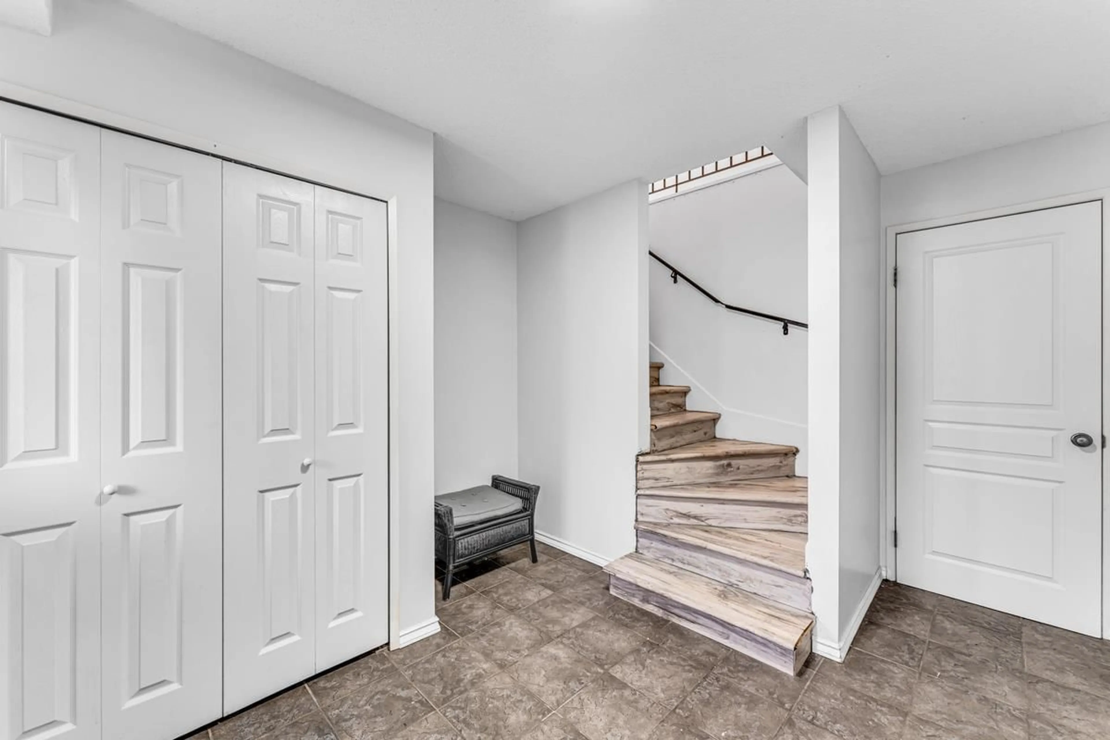 Indoor entryway for 8453 KARR, Delta British Columbia V4C3X8
