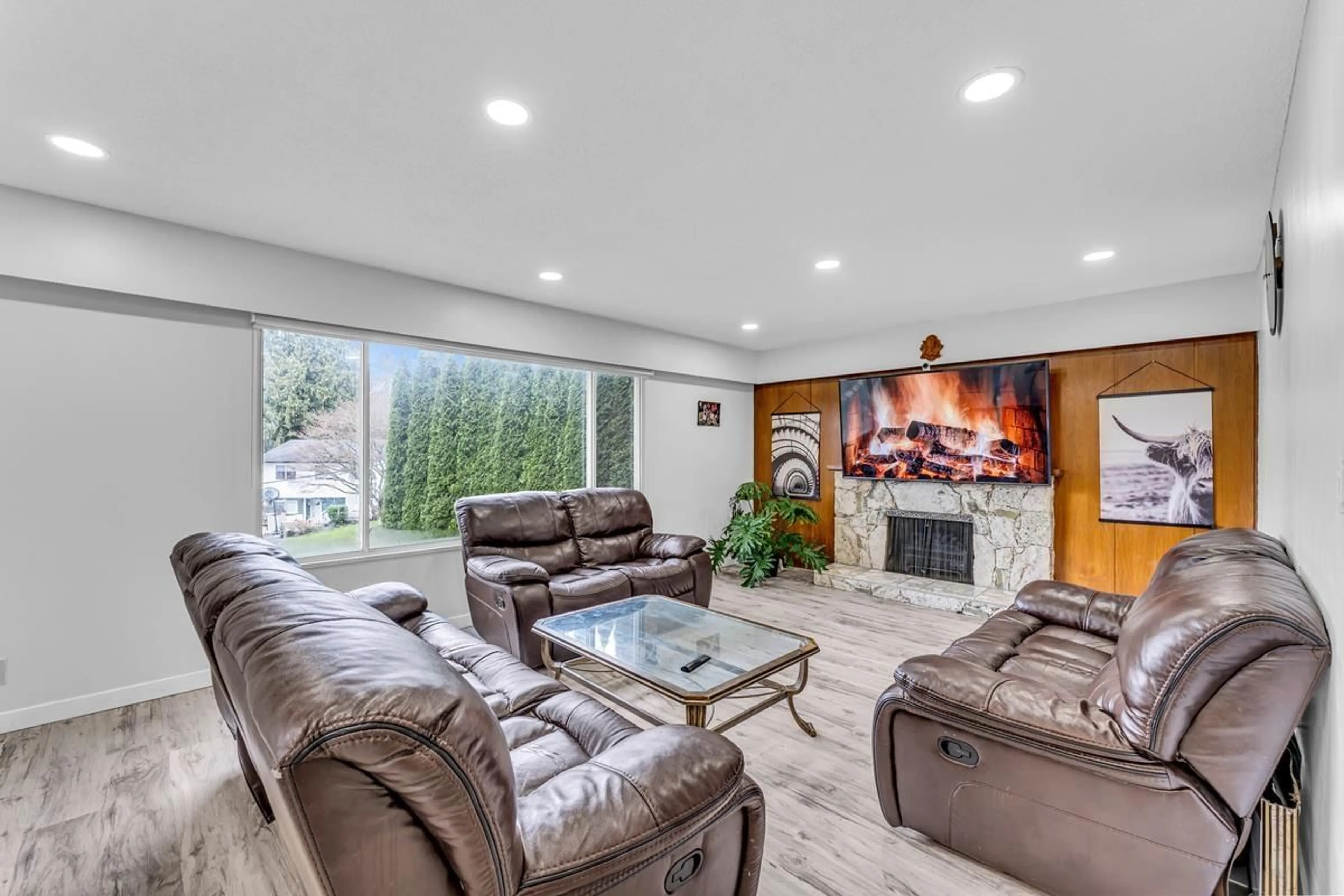 Living room with furniture, ceramic/tile floor for 8453 KARR, Delta British Columbia V4C3X8