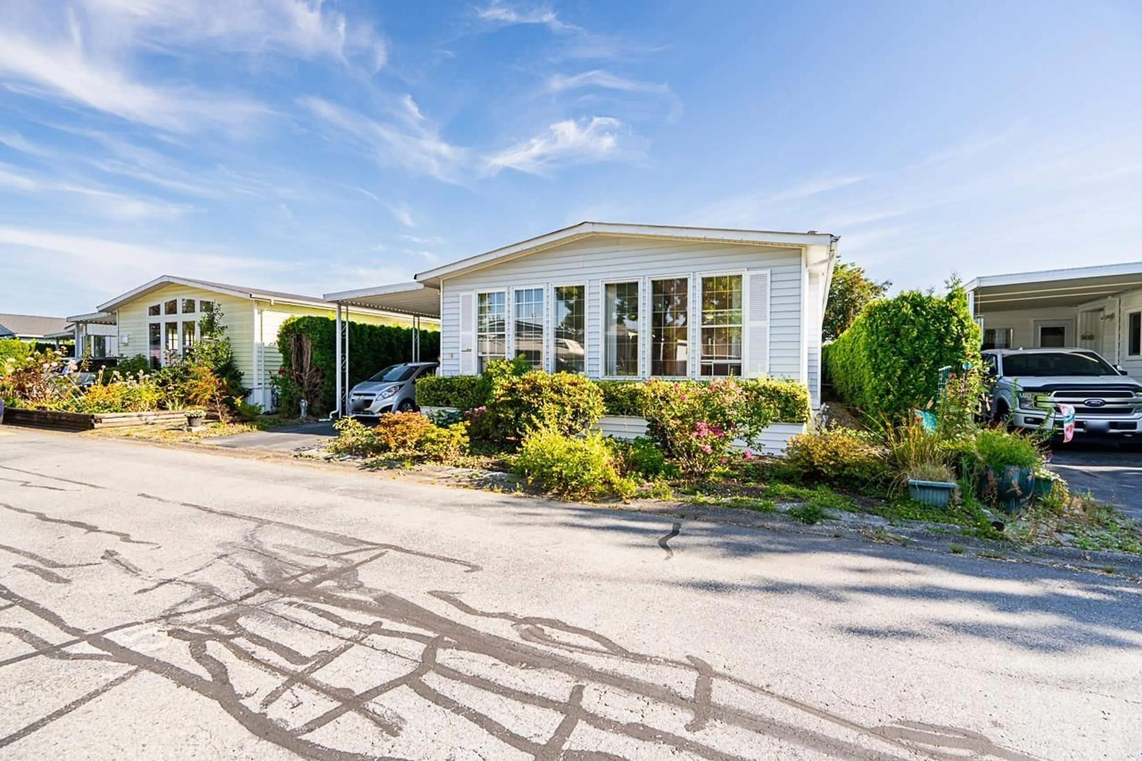 Home with vinyl exterior material, street for 58 - 2303 CRANLEY, Surrey British Columbia V4A4X3