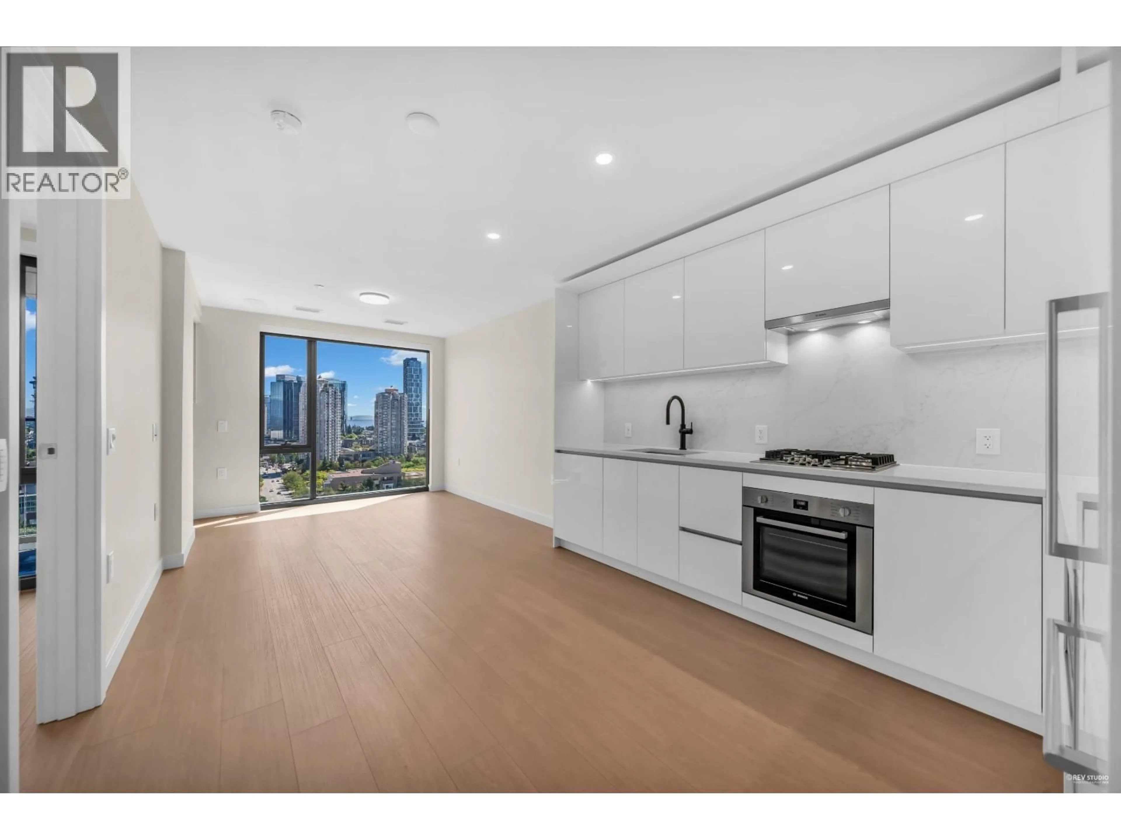 Standard kitchen, unknown for 1607 - 5987 WILSON AVENUE, Burnaby British Columbia V5H0L7