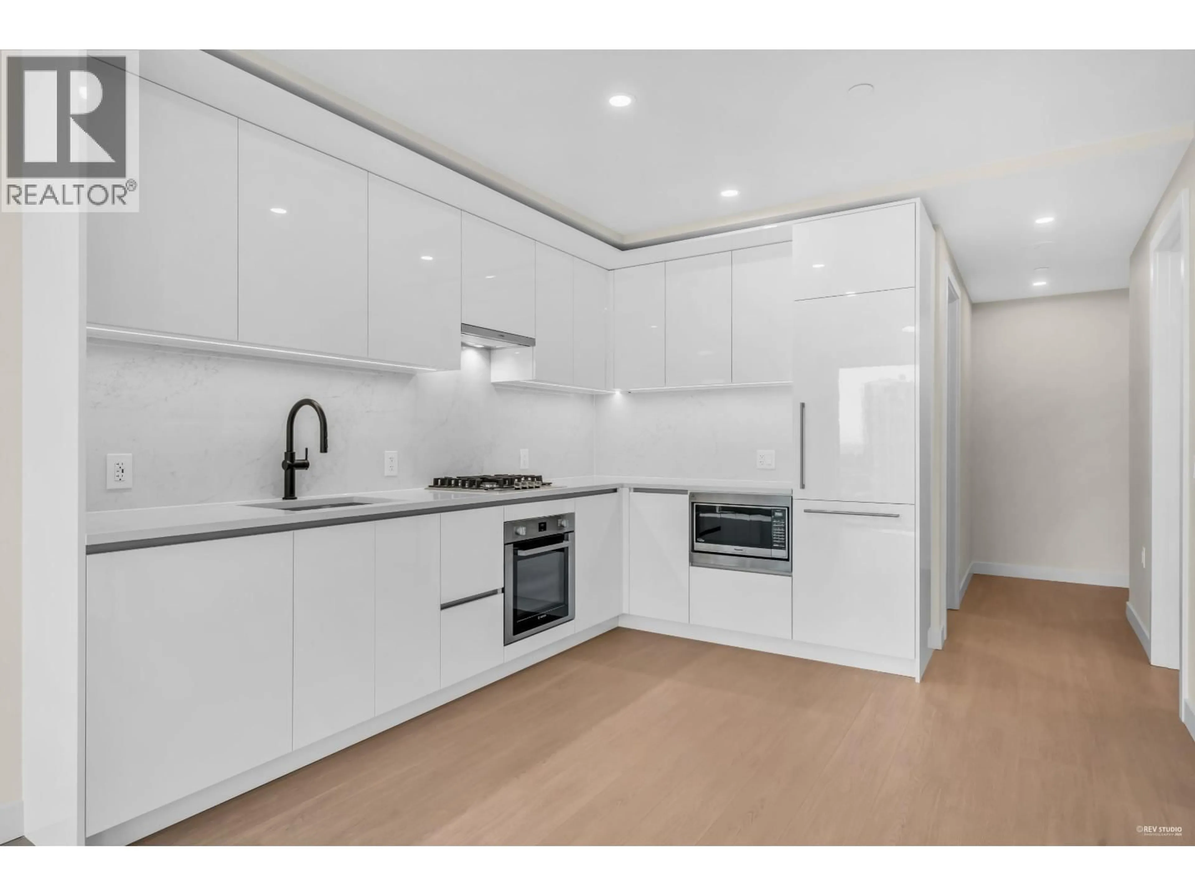 Standard kitchen, unknown for 1607 - 5987 WILSON AVENUE, Burnaby British Columbia V5H0L7