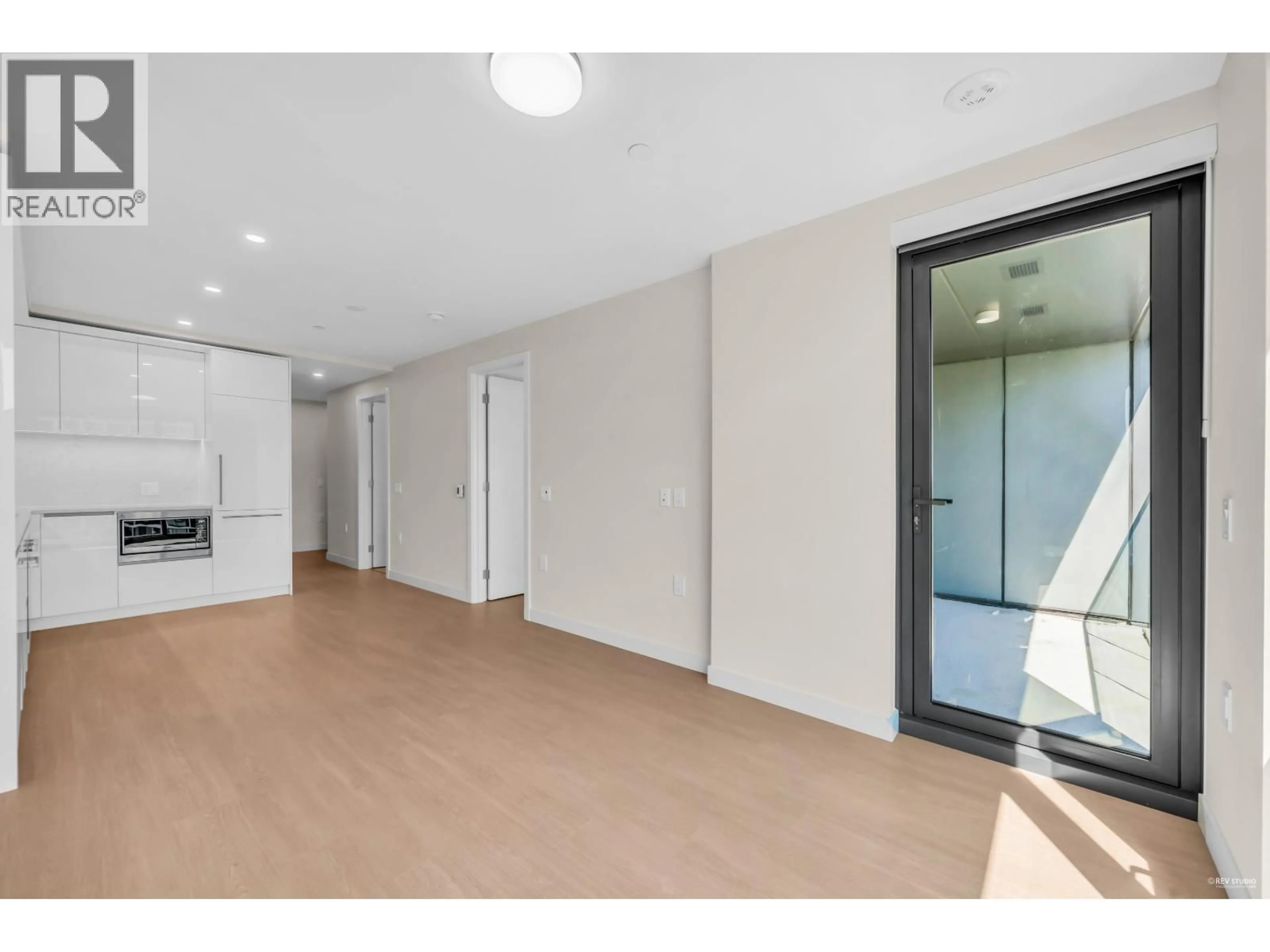 Indoor foyer for 1607 - 5987 WILSON AVENUE, Burnaby British Columbia V5H0L7