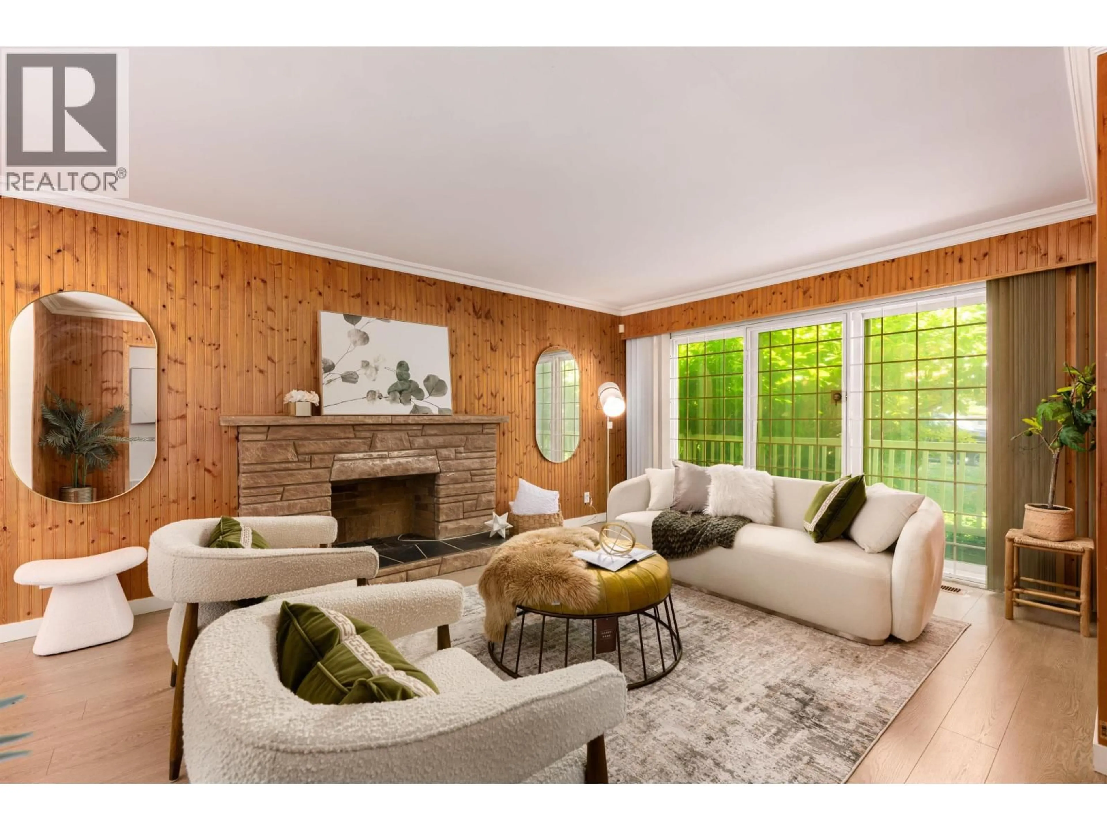 Living room with furniture, wood/laminate floor for 8119 CARTIER STREET, Vancouver British Columbia V6P4T6