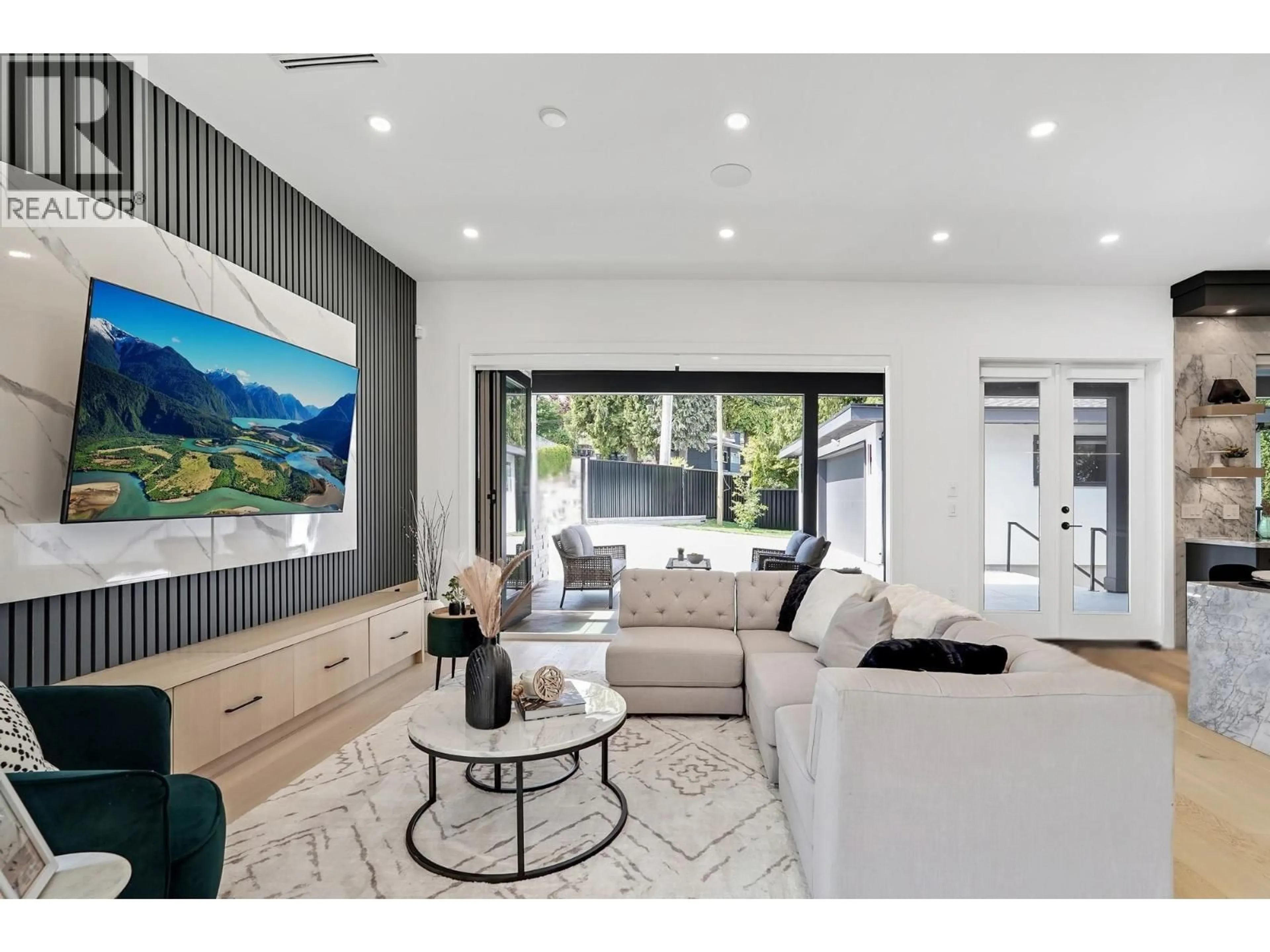 Home theater for 411 EIGHTH AVENUE, New Westminster British Columbia V3L1Y4