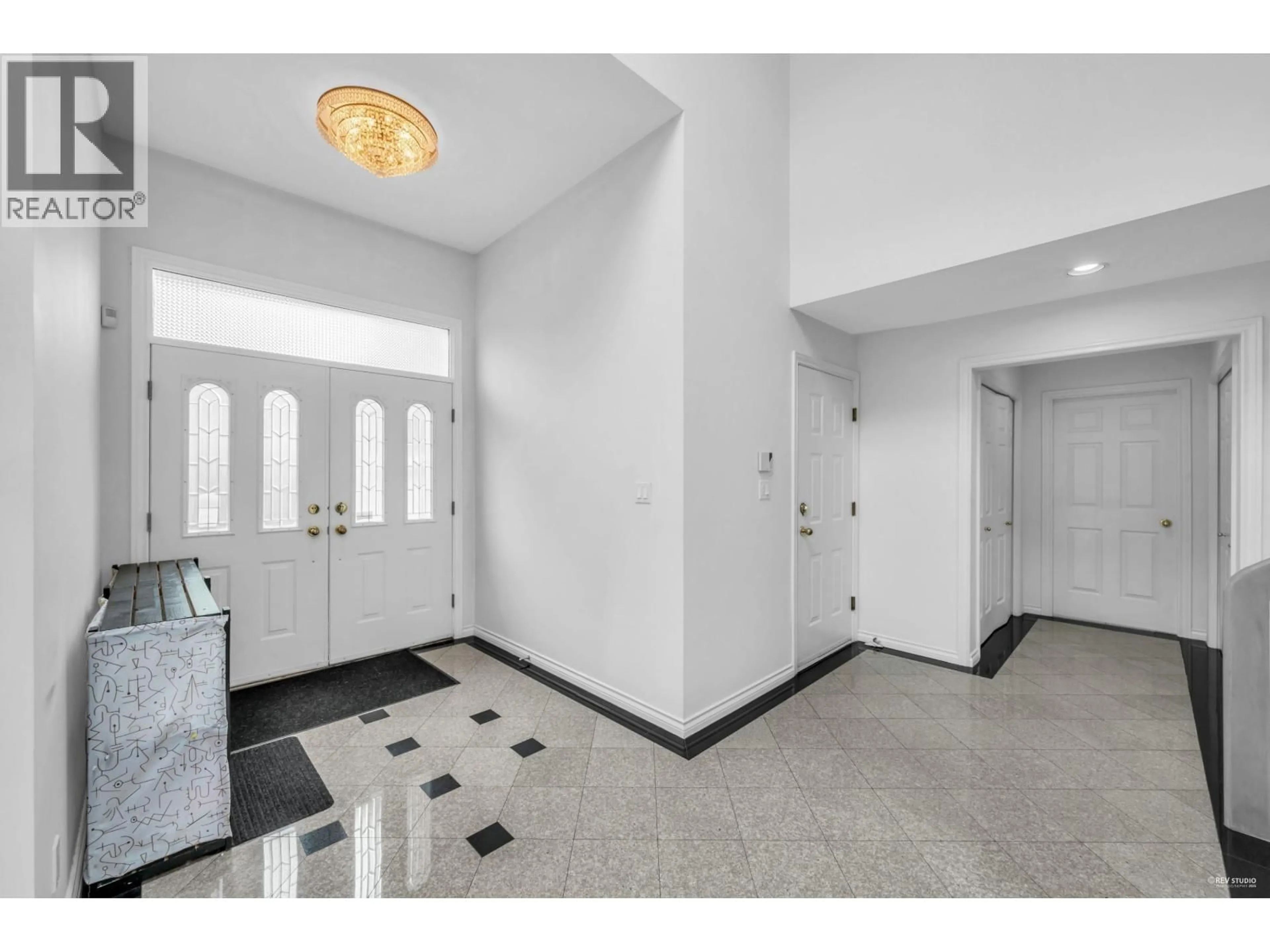 Indoor foyer for 12631 CAMERON DRIVE, Richmond British Columbia V6V2T6