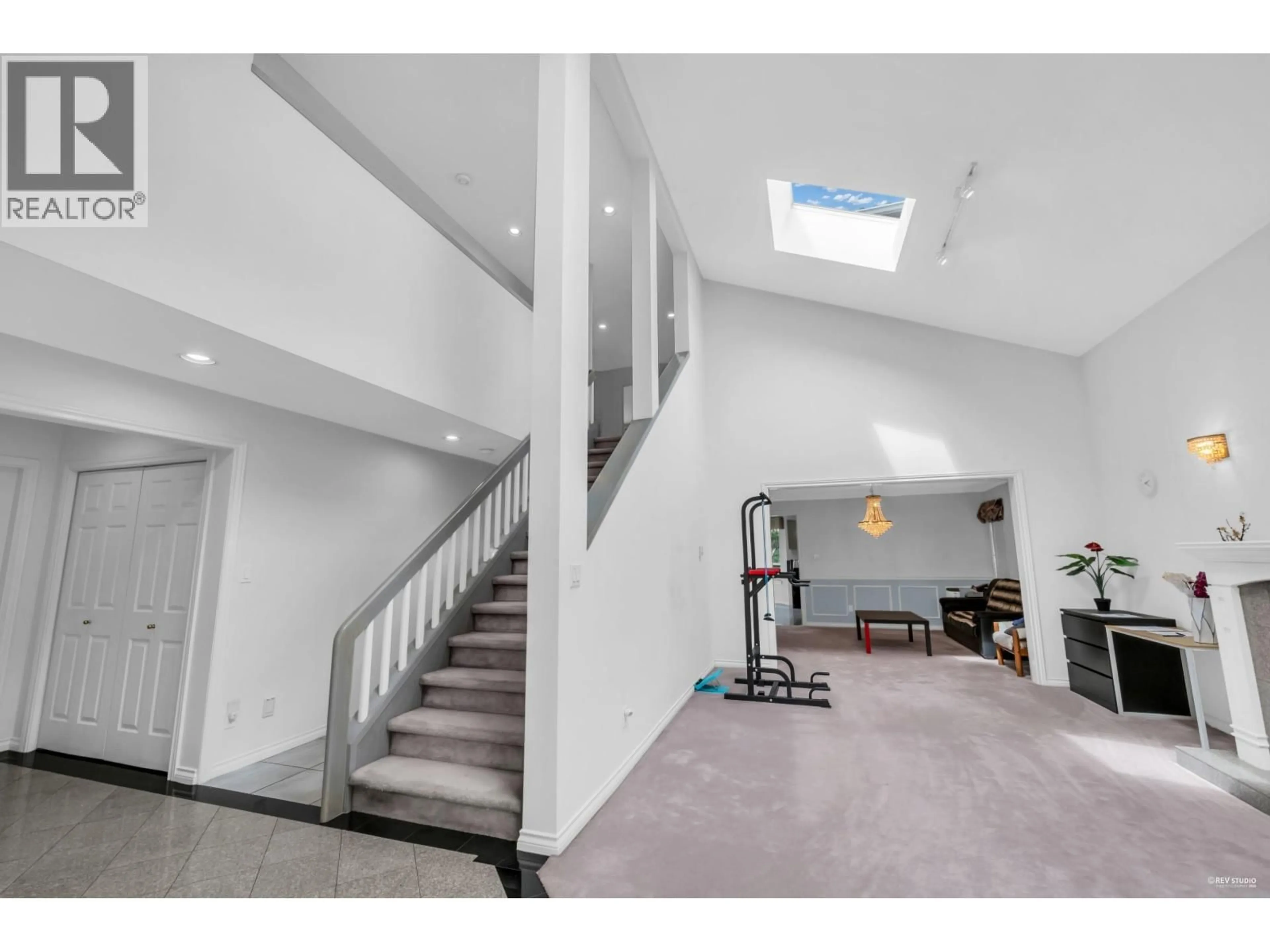 Indoor foyer for 12631 CAMERON DRIVE, Richmond British Columbia V6V2T6