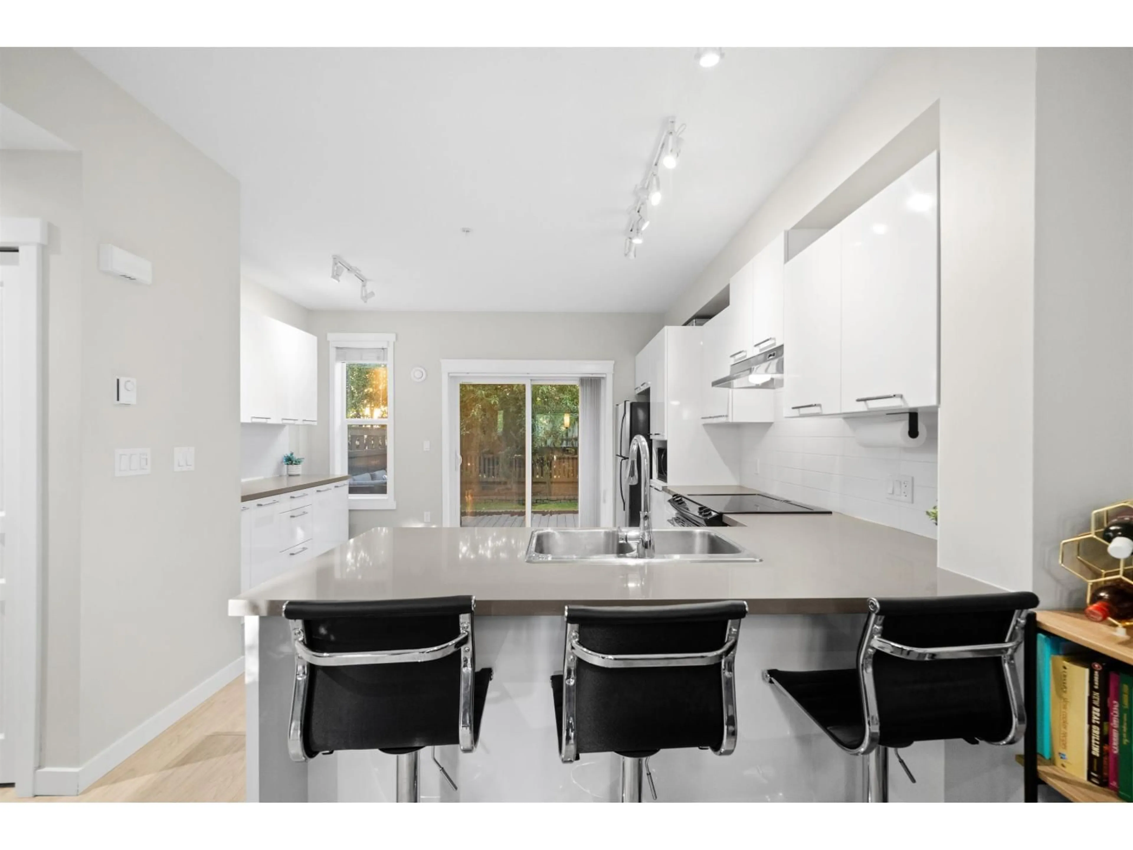 Open concept kitchen, ceramic/tile floor for 148 - 7938 209, Langley British Columbia V2Y0K1