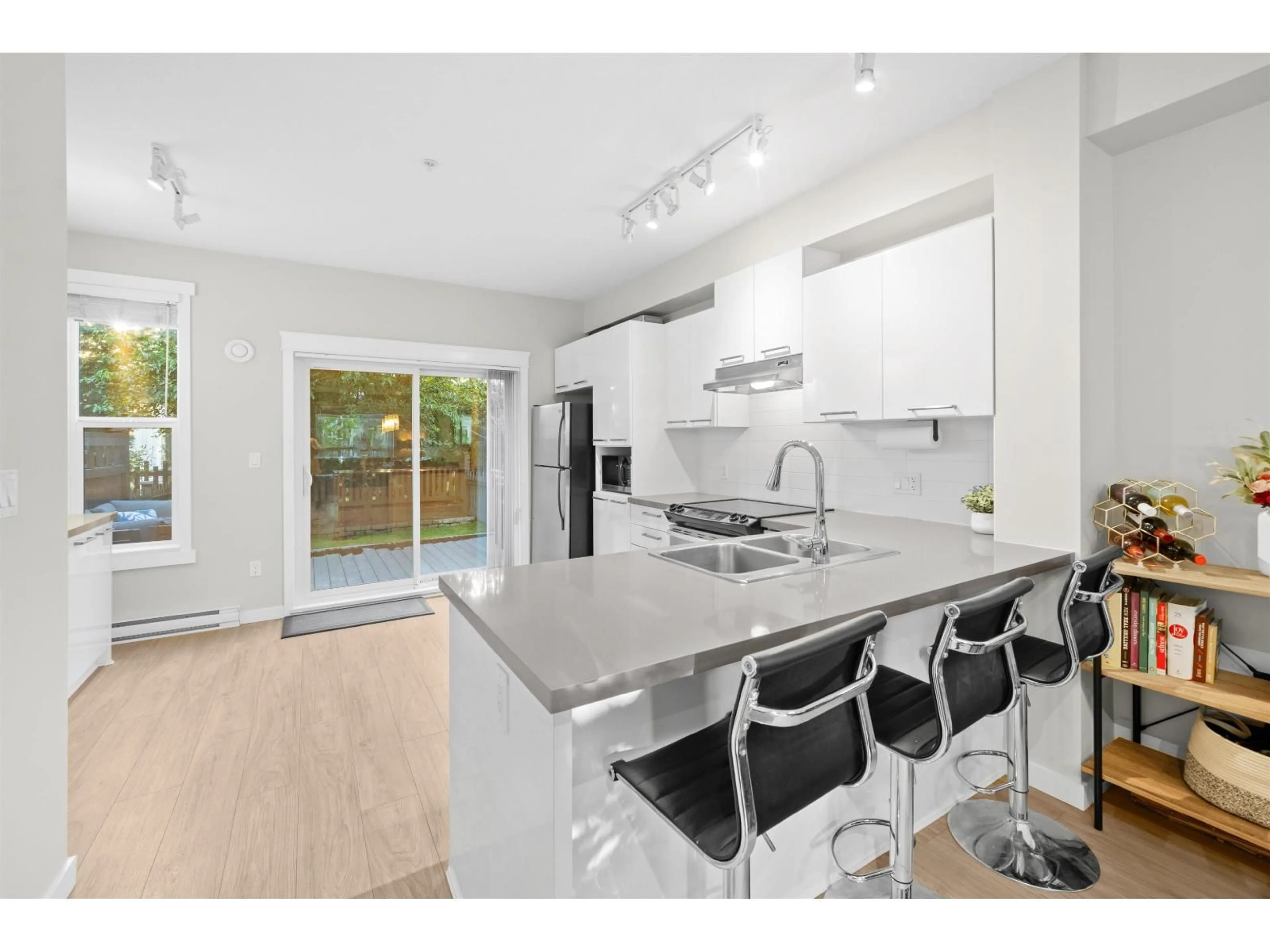 Open concept kitchen, unknown for 148 - 7938 209, Langley British Columbia V2Y0K1