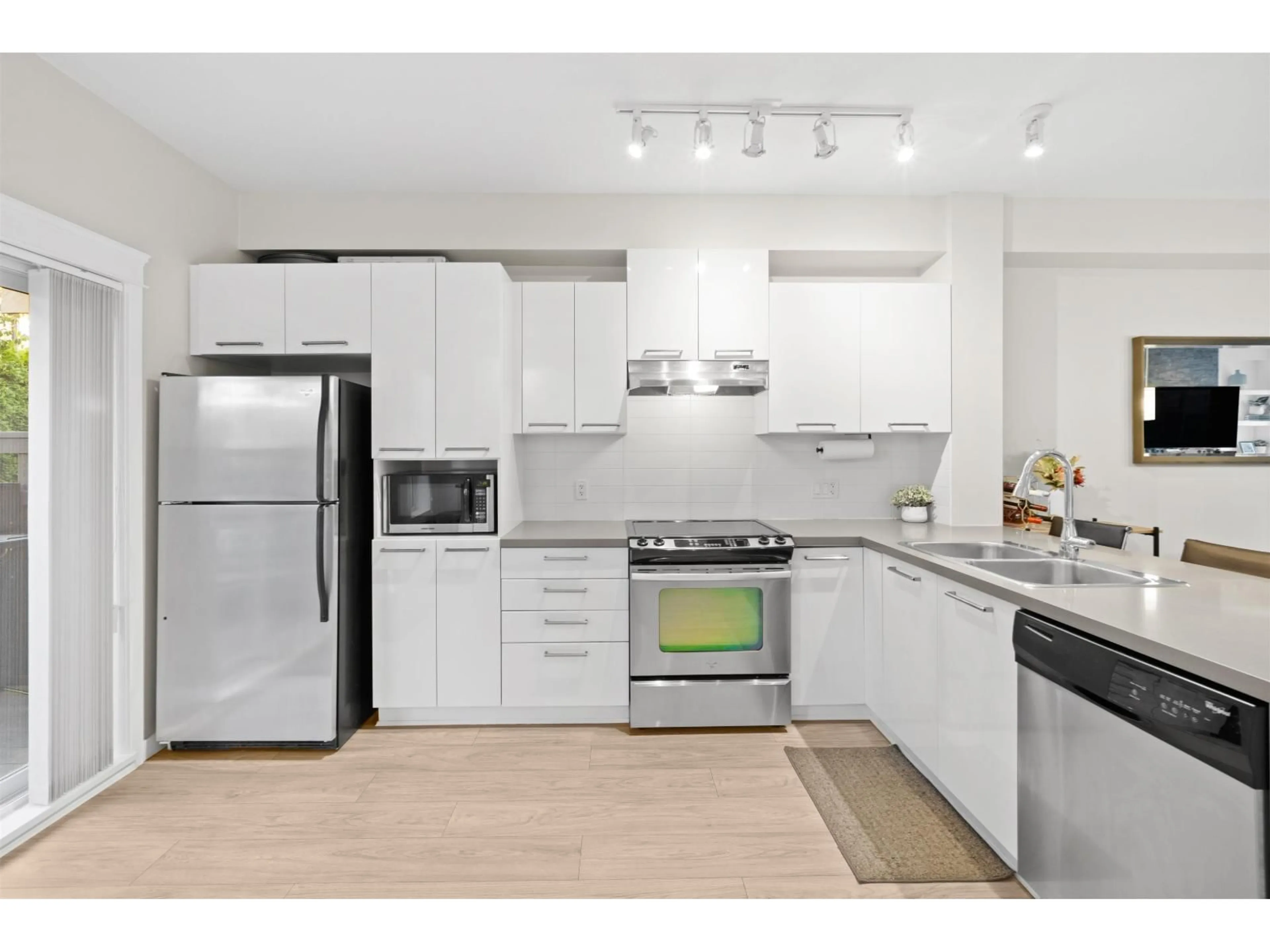 Standard kitchen, unknown for 148 - 7938 209, Langley British Columbia V2Y0K1