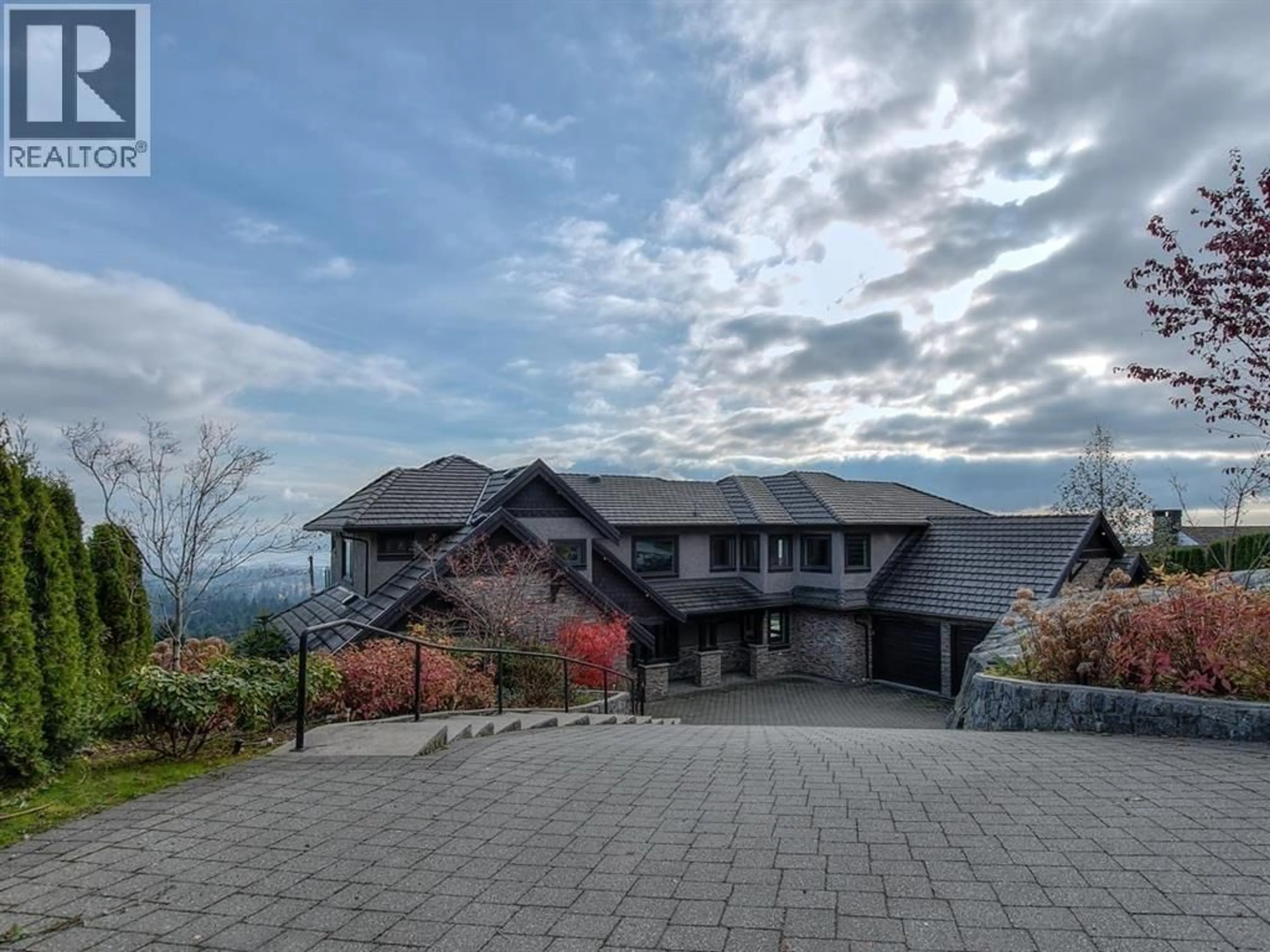 A pic from outside/outdoor area/front of a property/back of a property/a pic from drone, mountain view for 1026 EYREMOUNT DRIVE, West Vancouver British Columbia V7S2B3
