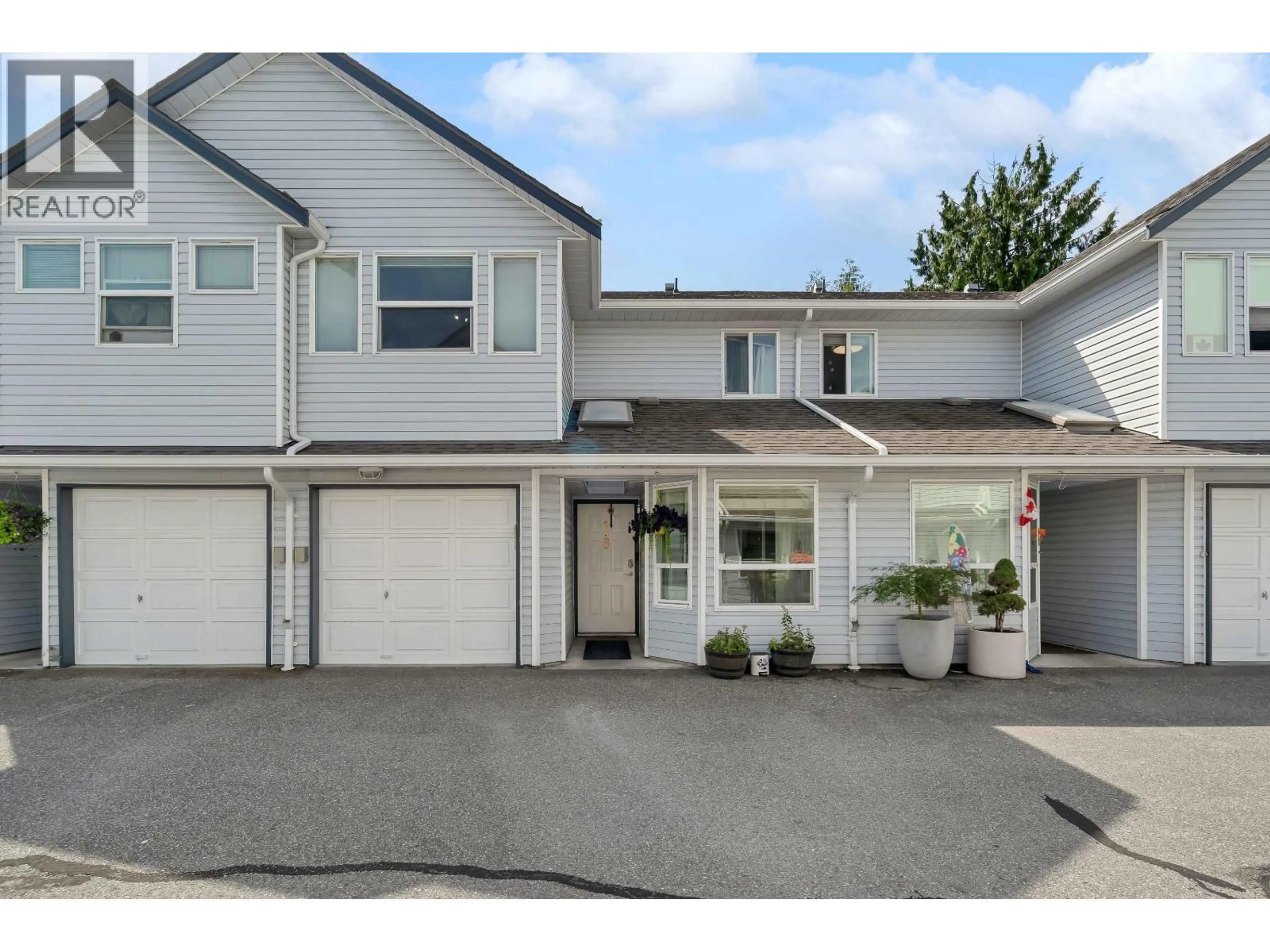Home with vinyl exterior material, street for 16 - 20630 118 AVENUE, Maple Ridge British Columbia V2X0S1