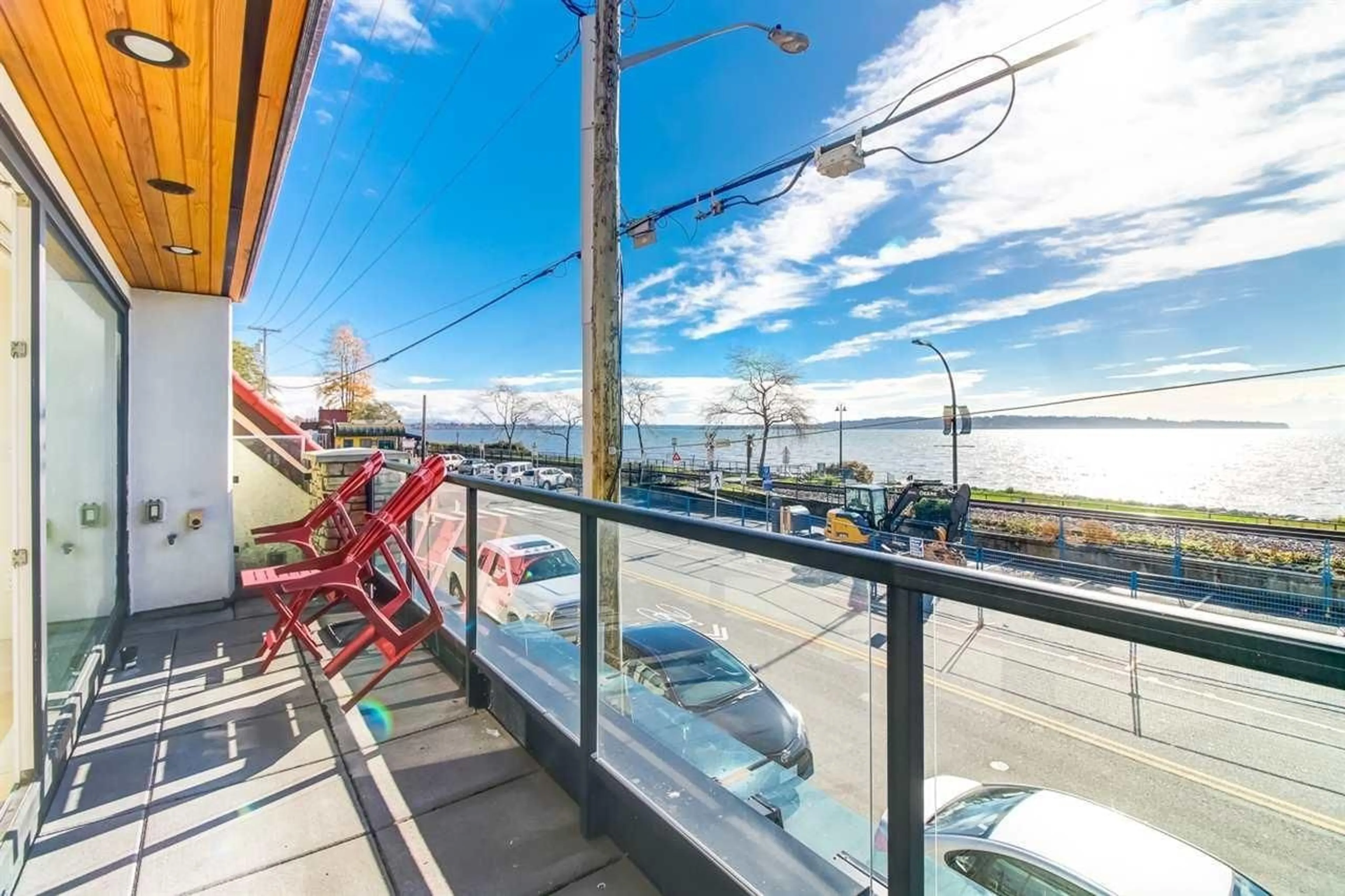 Patio, water/lake/river/ocean view for 204 - 15581 MARINE, White Rock British Columbia V4B1C9