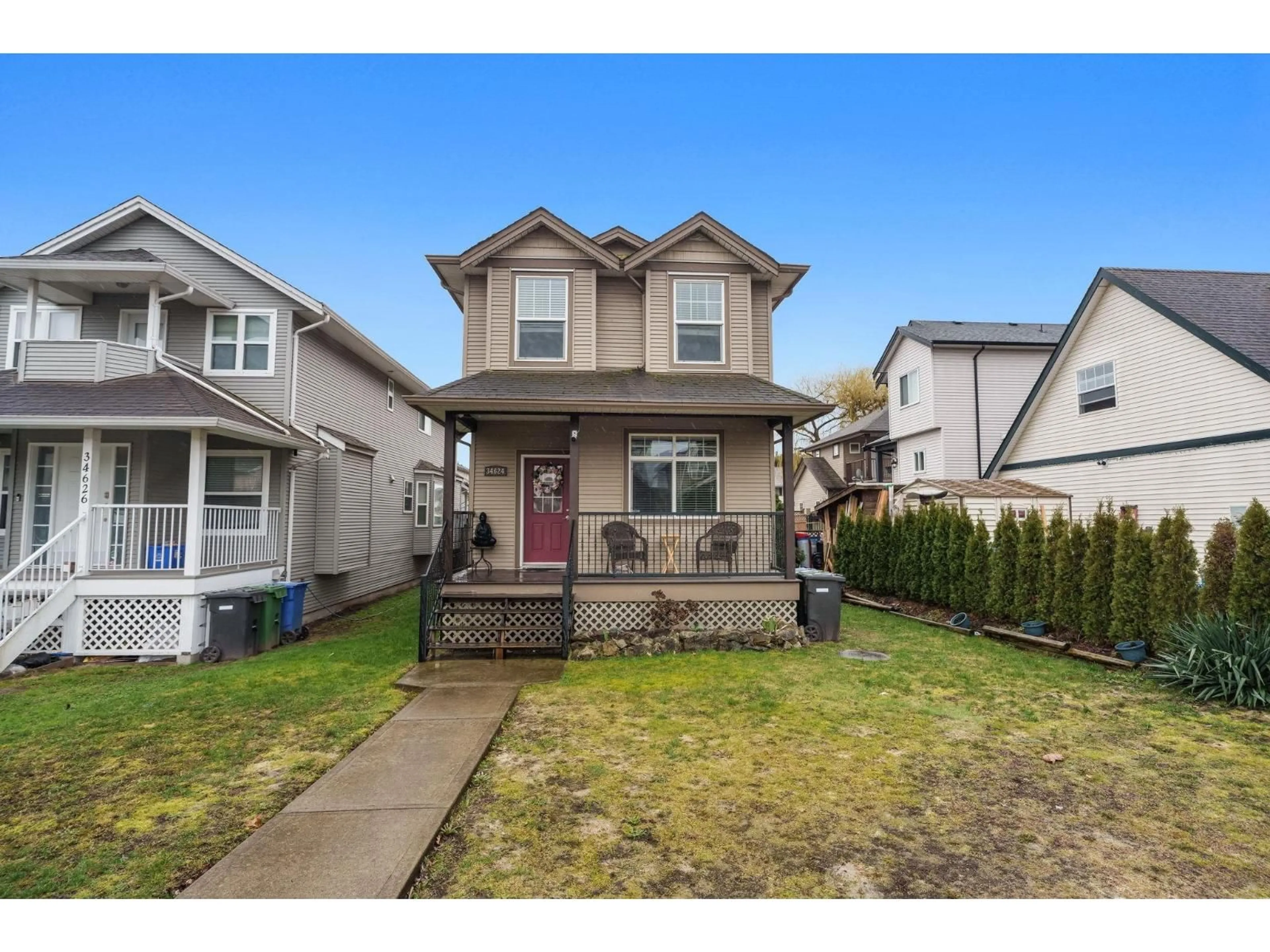 Home with vinyl exterior material, street for 34624 5, Abbotsford British Columbia V2S8E4