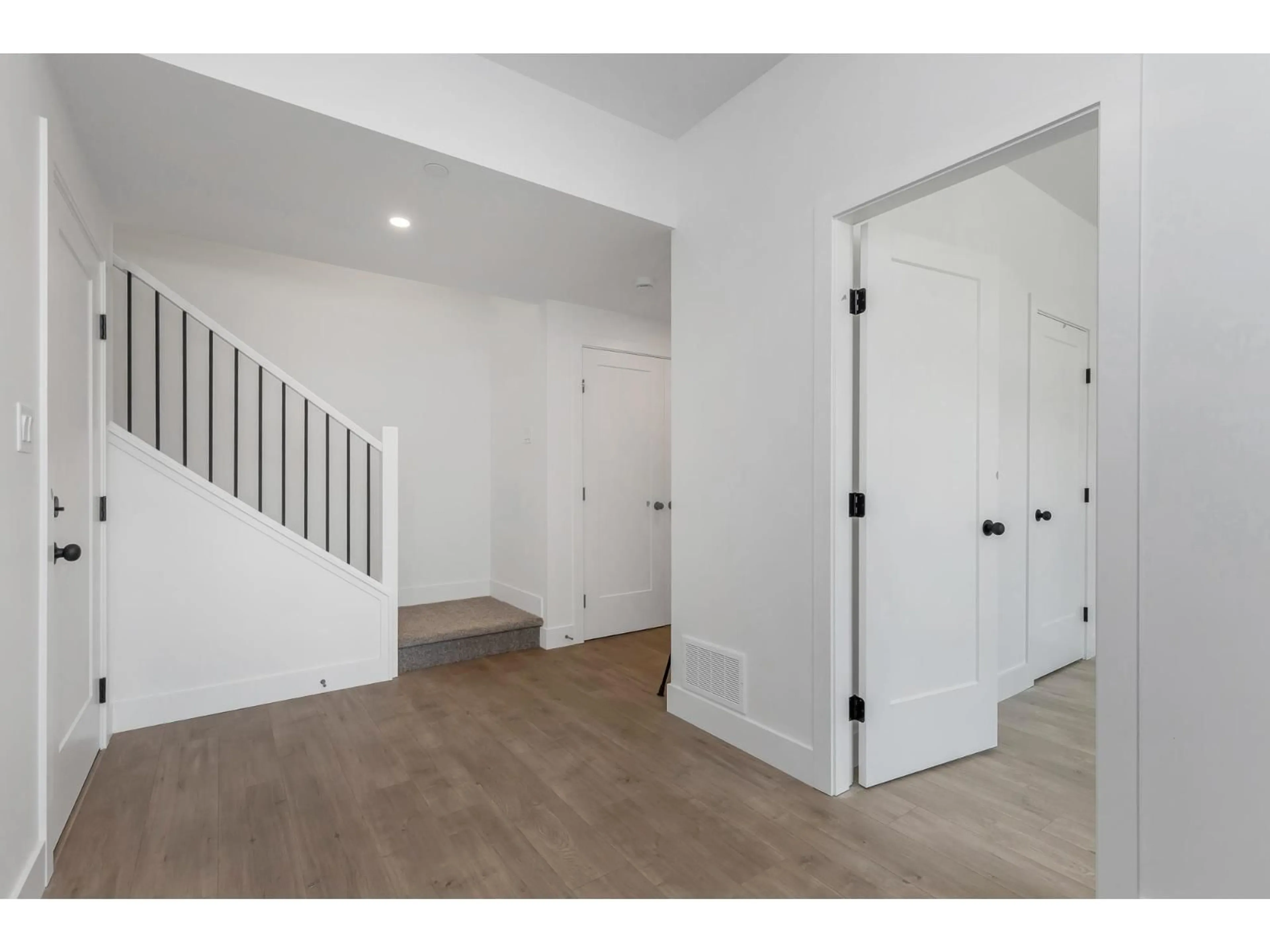 Indoor entryway for 47180 SYLVAN DRIVE, Chilliwack British Columbia V2R0R8