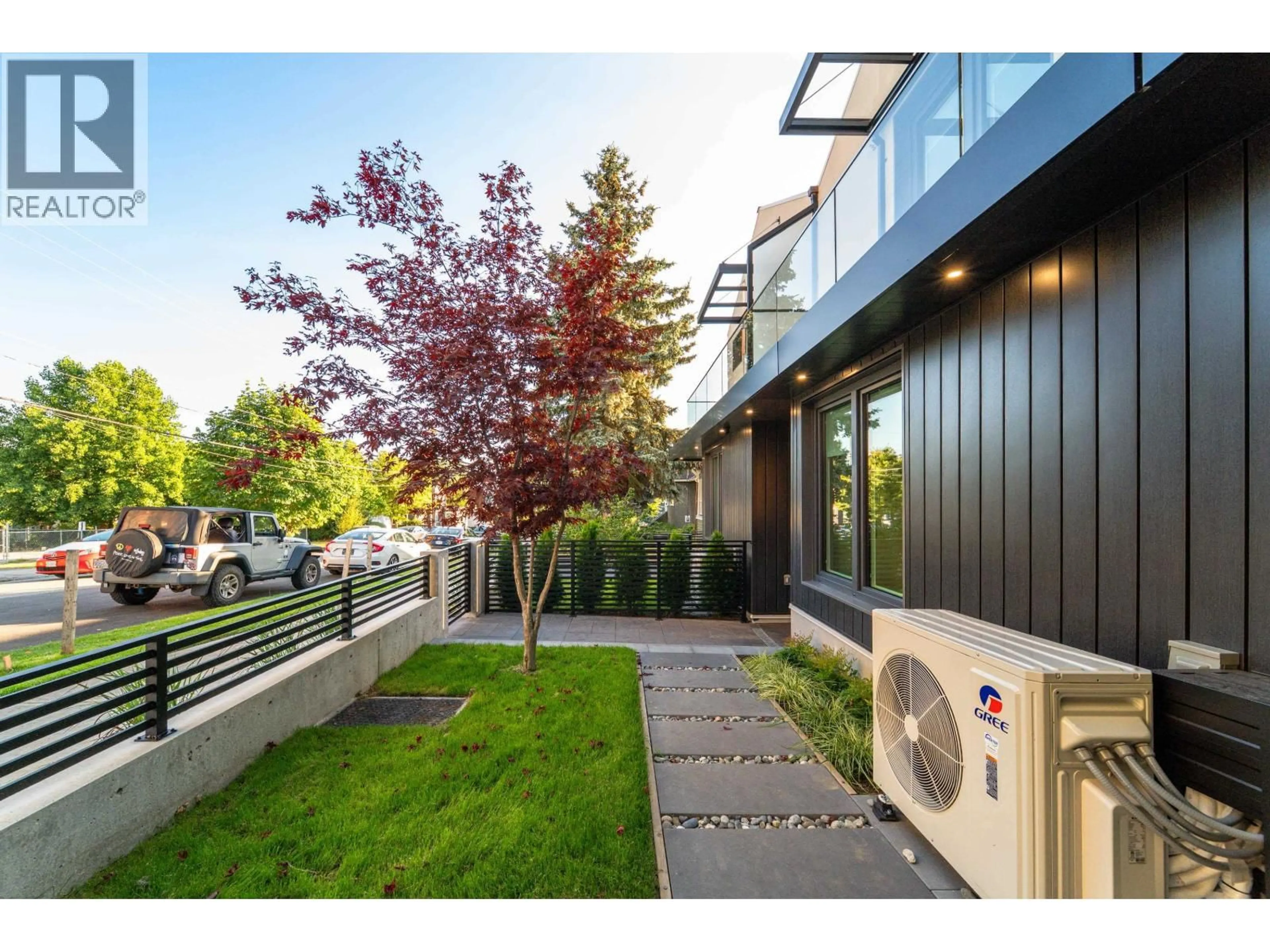 Patio, street for 2 - 817 ST. ANDREWS STREET, New Westminster British Columbia V3M1V9