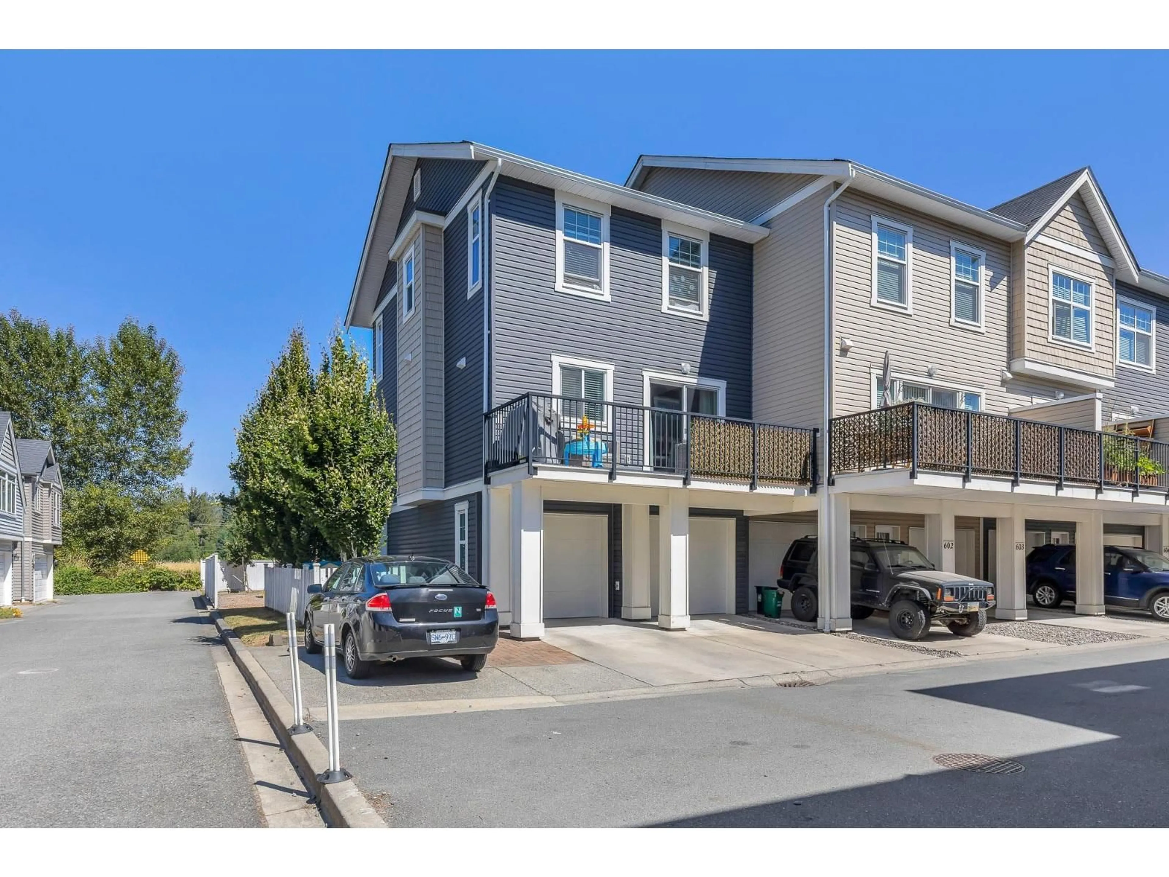 A pic from outside/outdoor area/front of a property/back of a property/a pic from drone, street for 601 - 32789 BURTON, Mission British Columbia V4S0C9