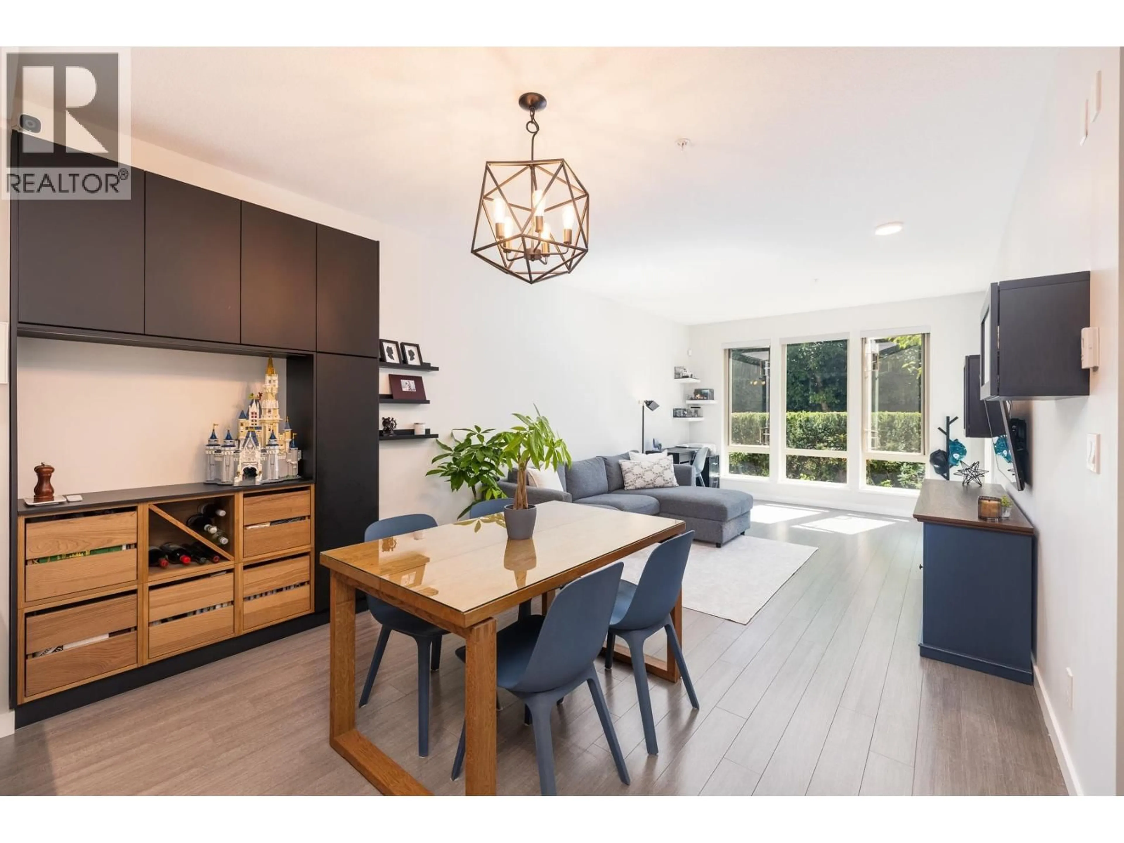 Open concept kitchen, wood/laminate floor for 109 - 2632 LIBRARY LANE, North Vancouver British Columbia V7J0B8