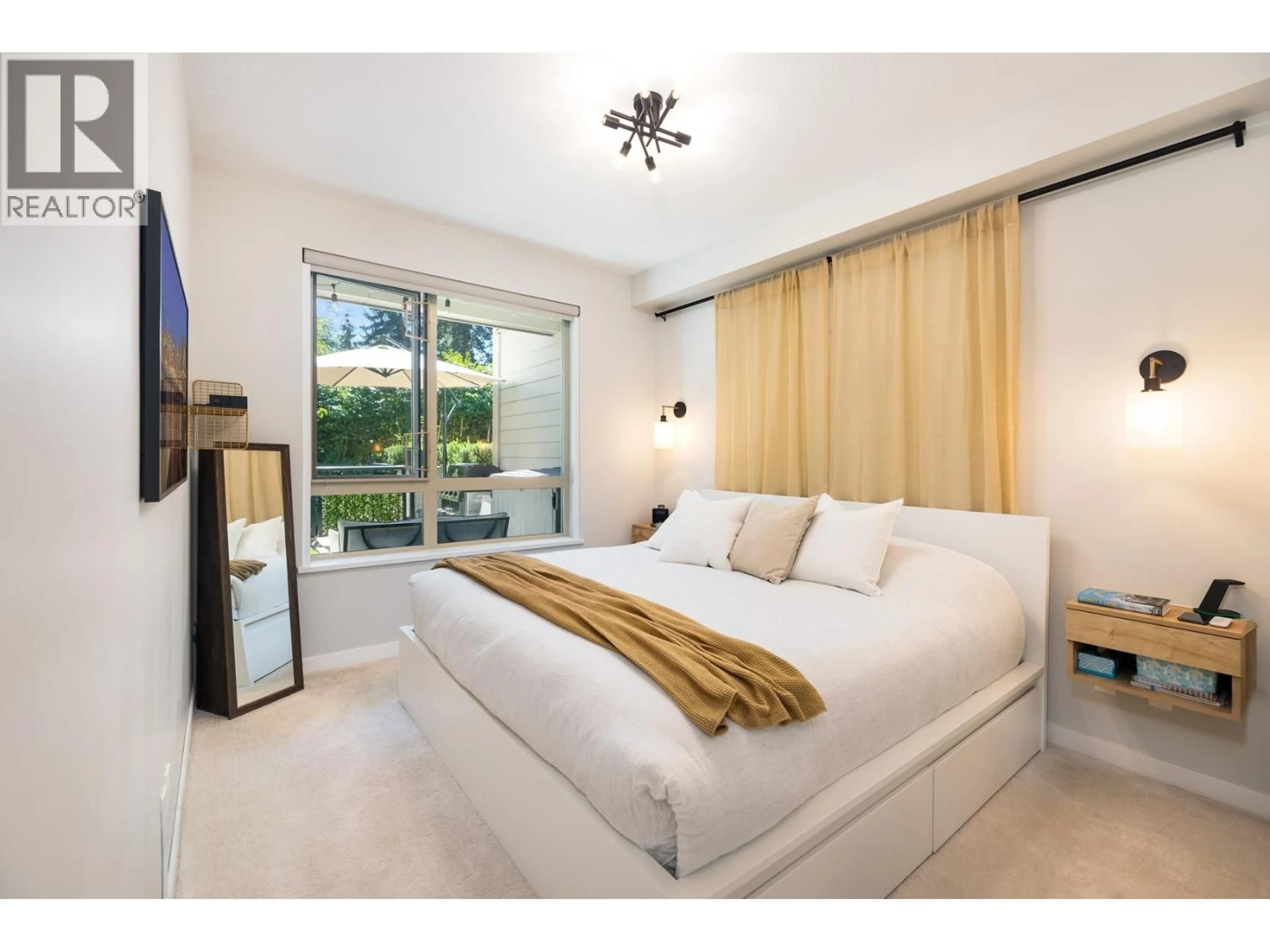 Bedroom with bed, unknown for 109 - 2632 LIBRARY LANE, North Vancouver British Columbia V7J0B8