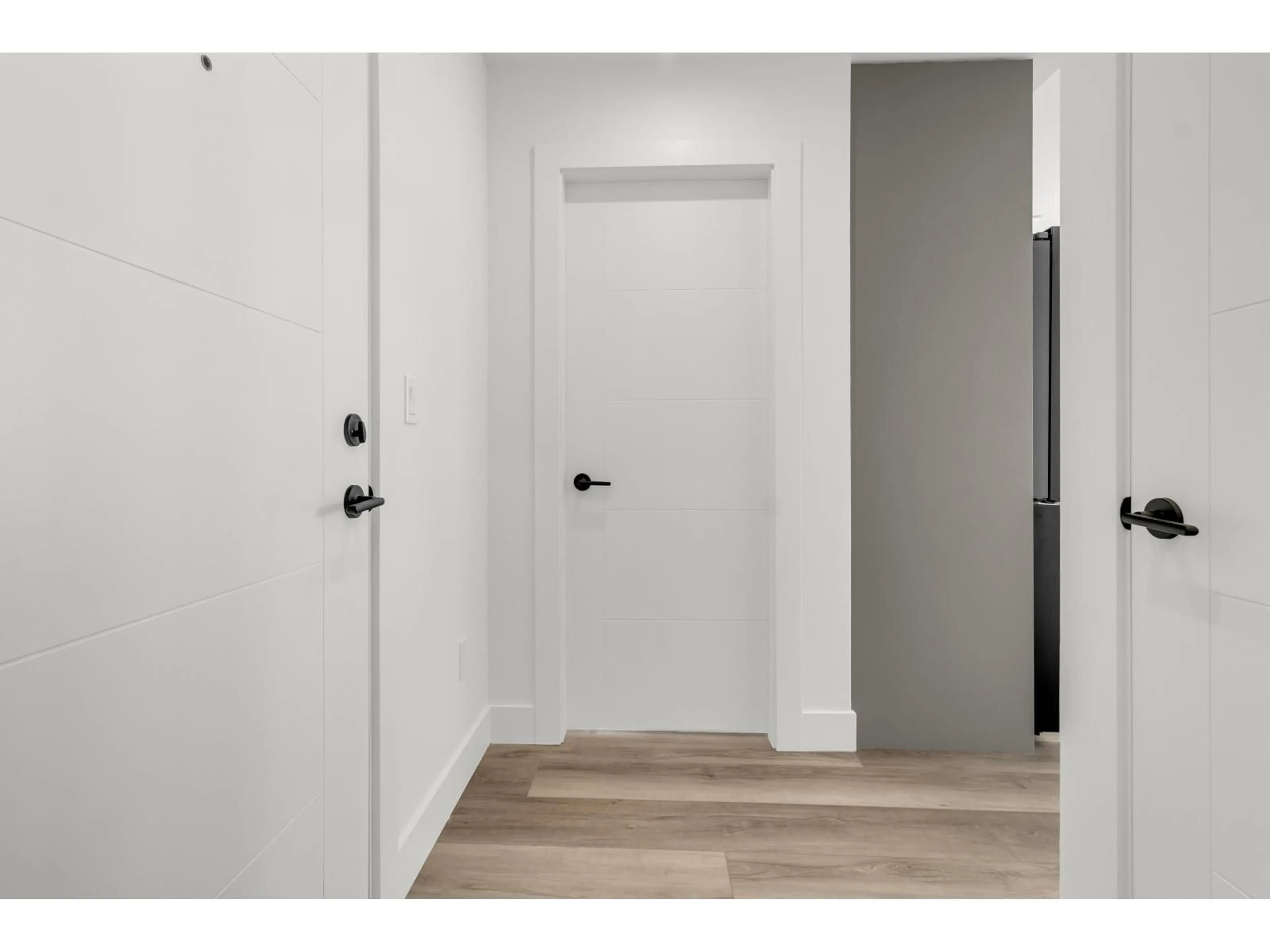 Indoor entryway for 511 - 30494 CARDINAL, Abbotsford British Columbia V2T0M1