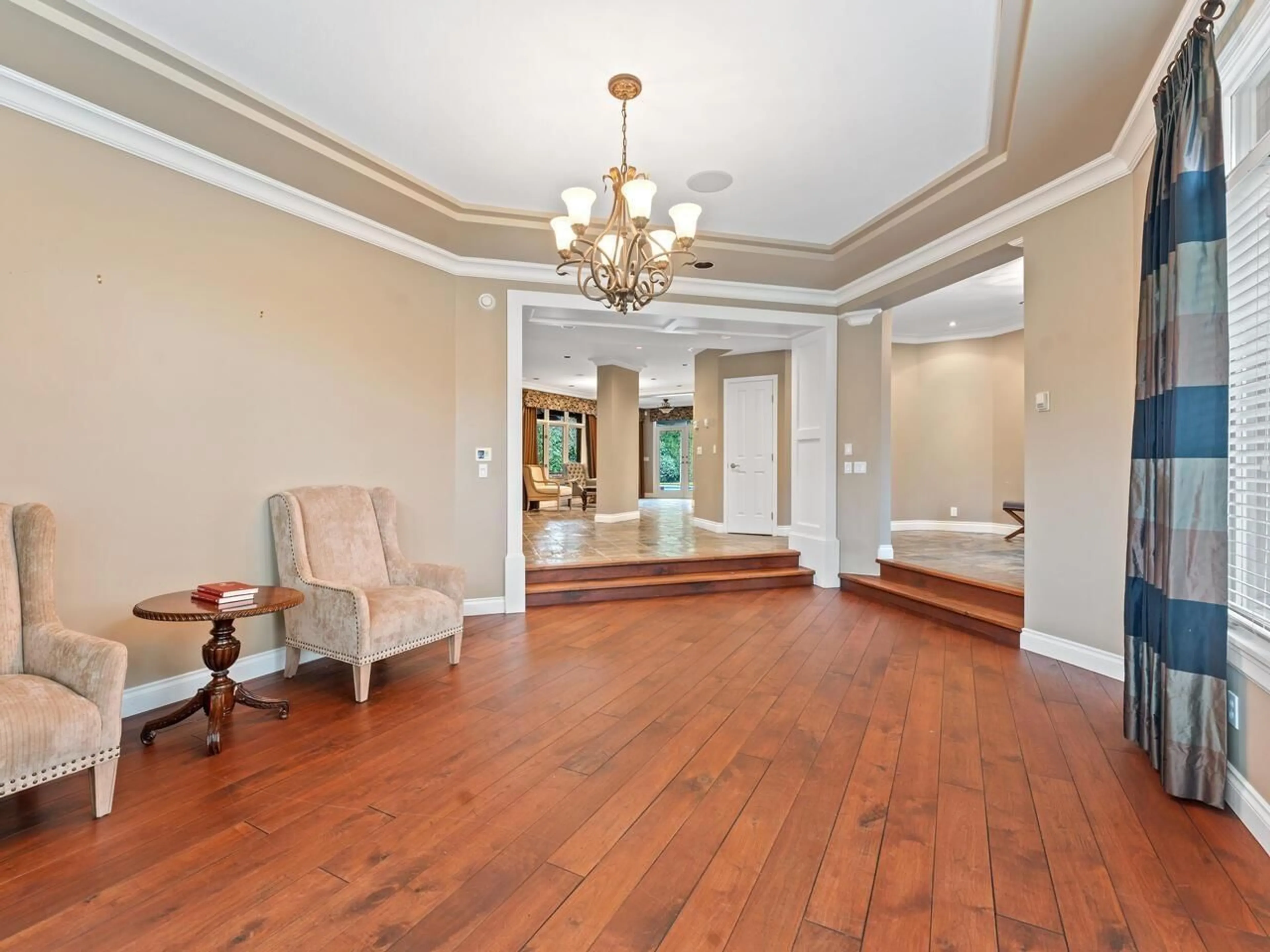 Indoor foyer for 16682 27, Surrey British Columbia V3Z9X1