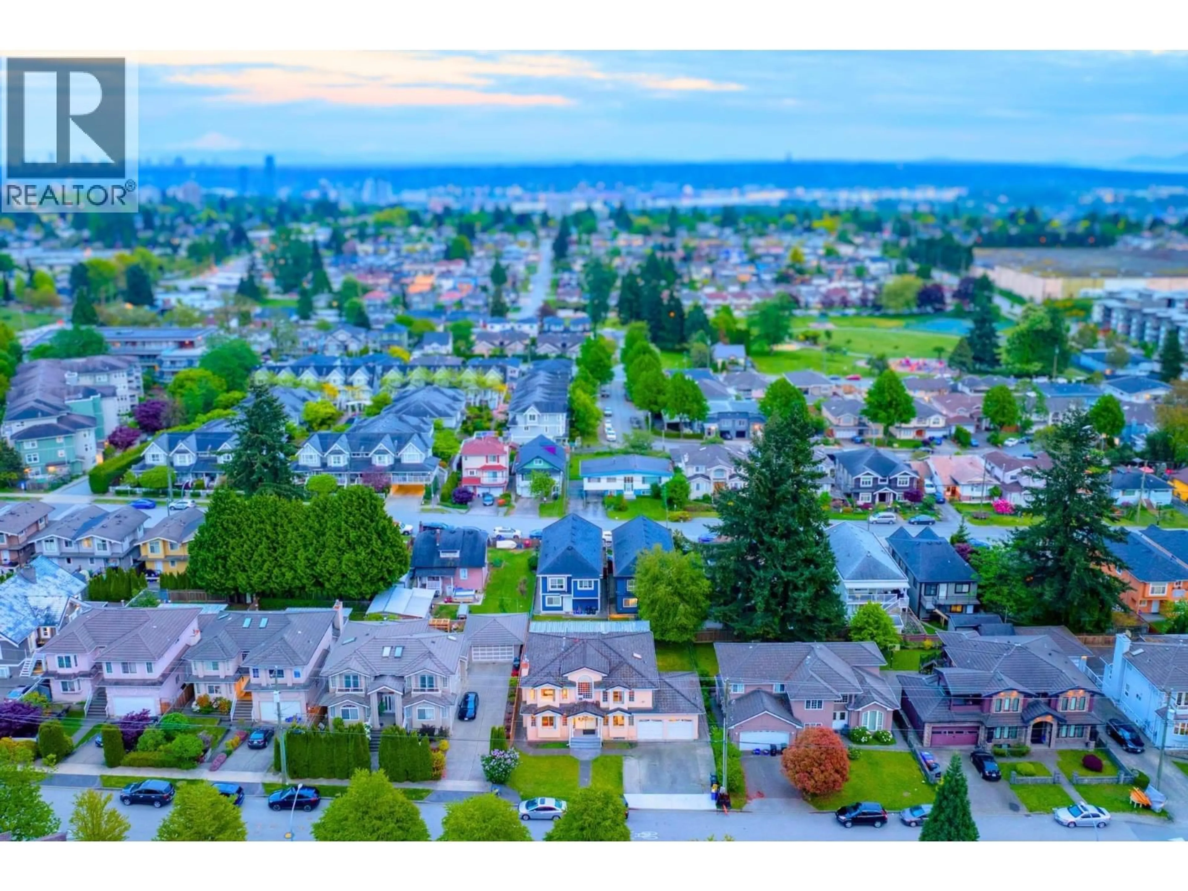 A pic from outside/outdoor area/front of a property/back of a property/a pic from drone, street for 7336 16TH AVENUE, Burnaby British Columbia V3N1N8