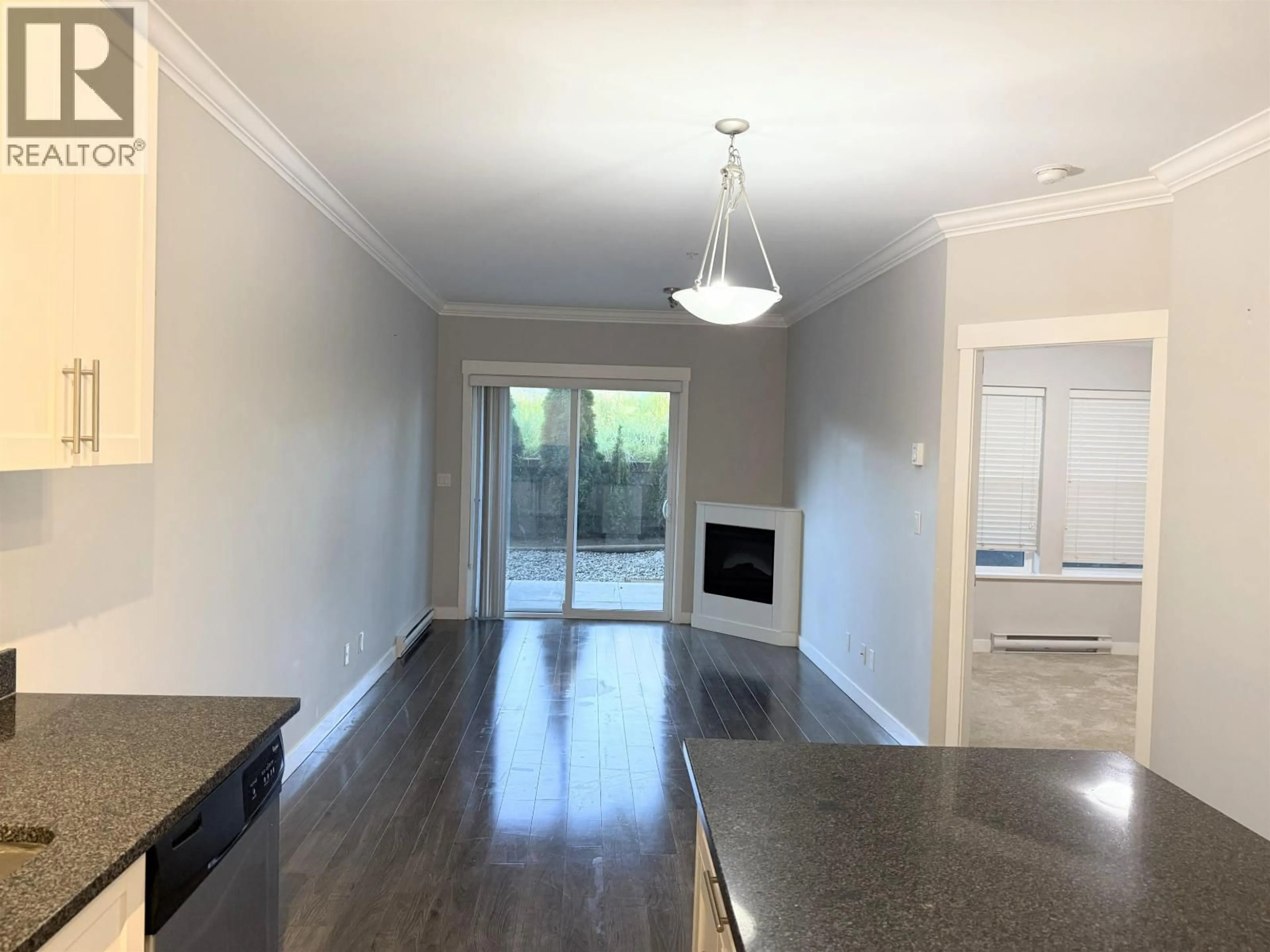 A pic of a room for 105 - 11580 223 STREET, Maple Ridge British Columbia V2X9H1