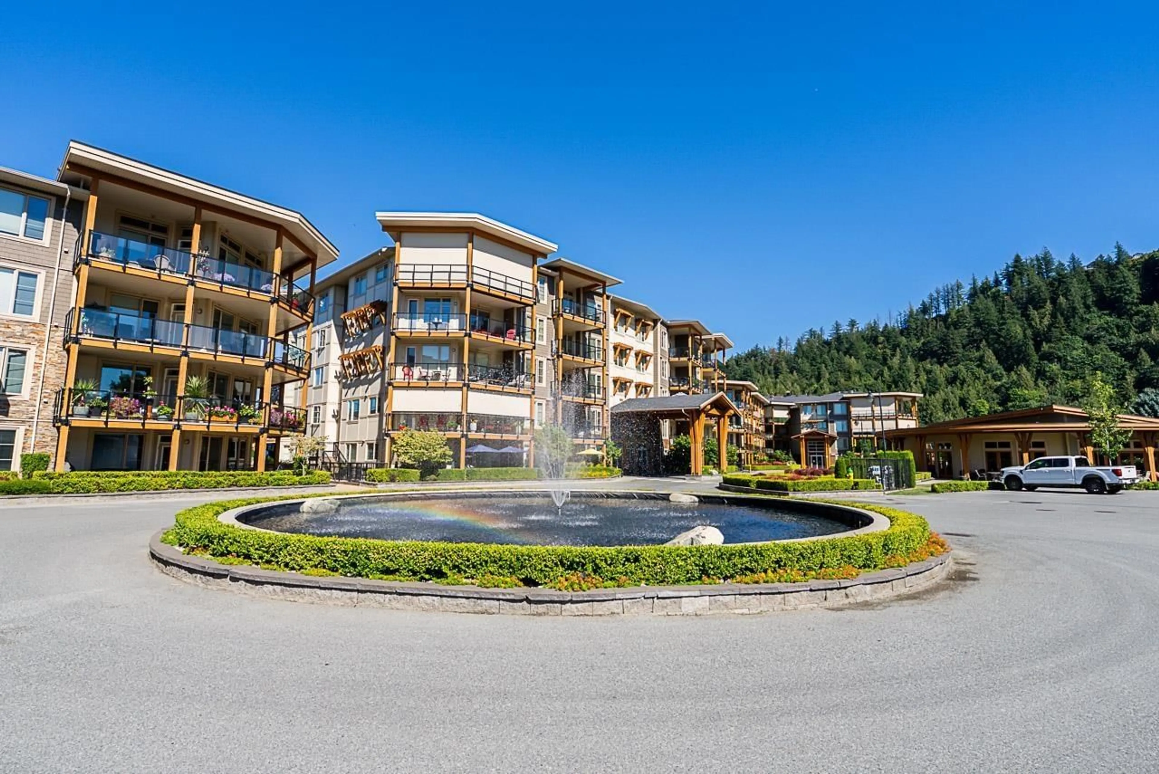 Indoor foyer for 201 - 45750 KEITH WILSON ROAD, Chilliwack British Columbia V2R0X3