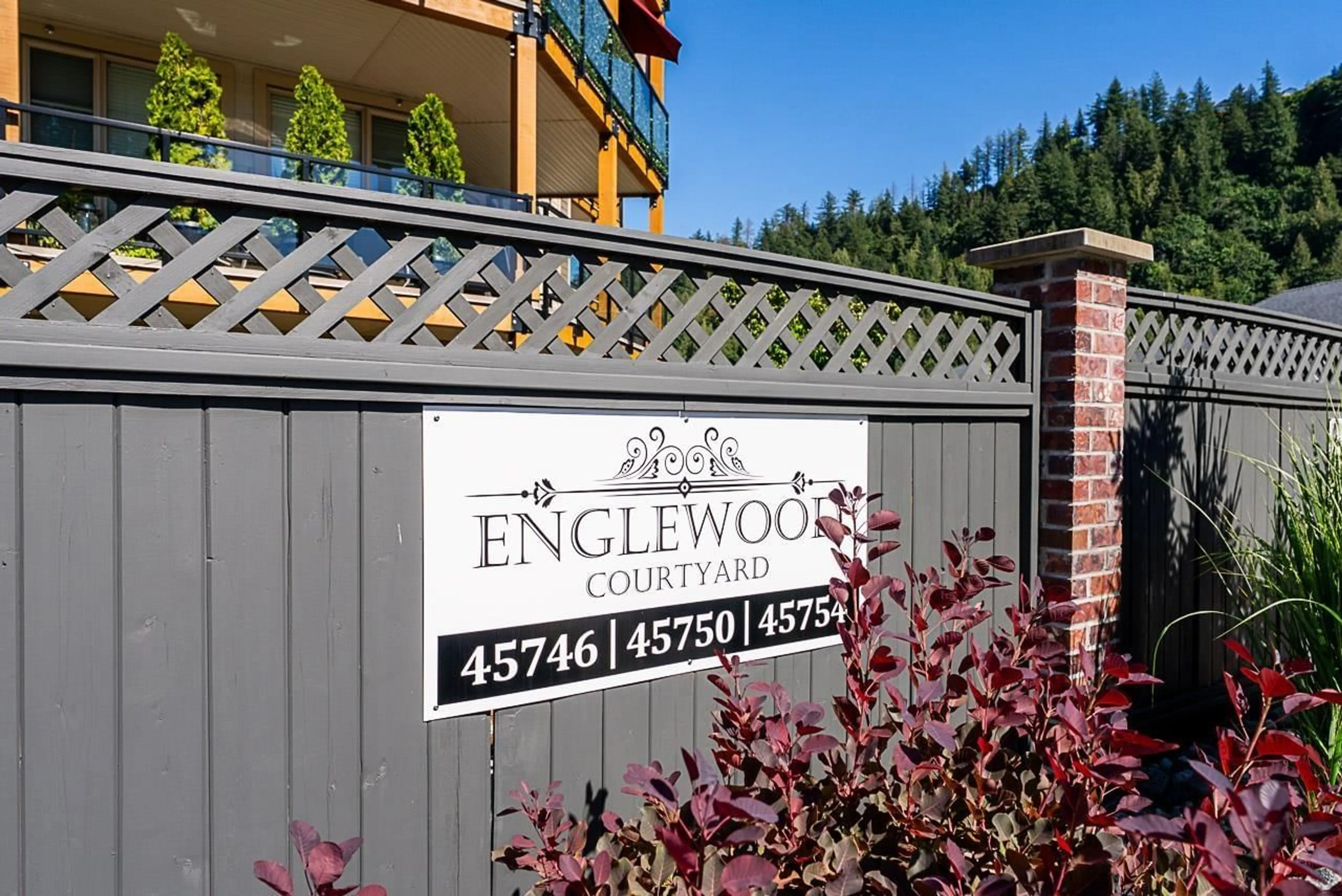 Indoor entryway for 201 - 45750 KEITH WILSON ROAD, Chilliwack British Columbia V2R0X3