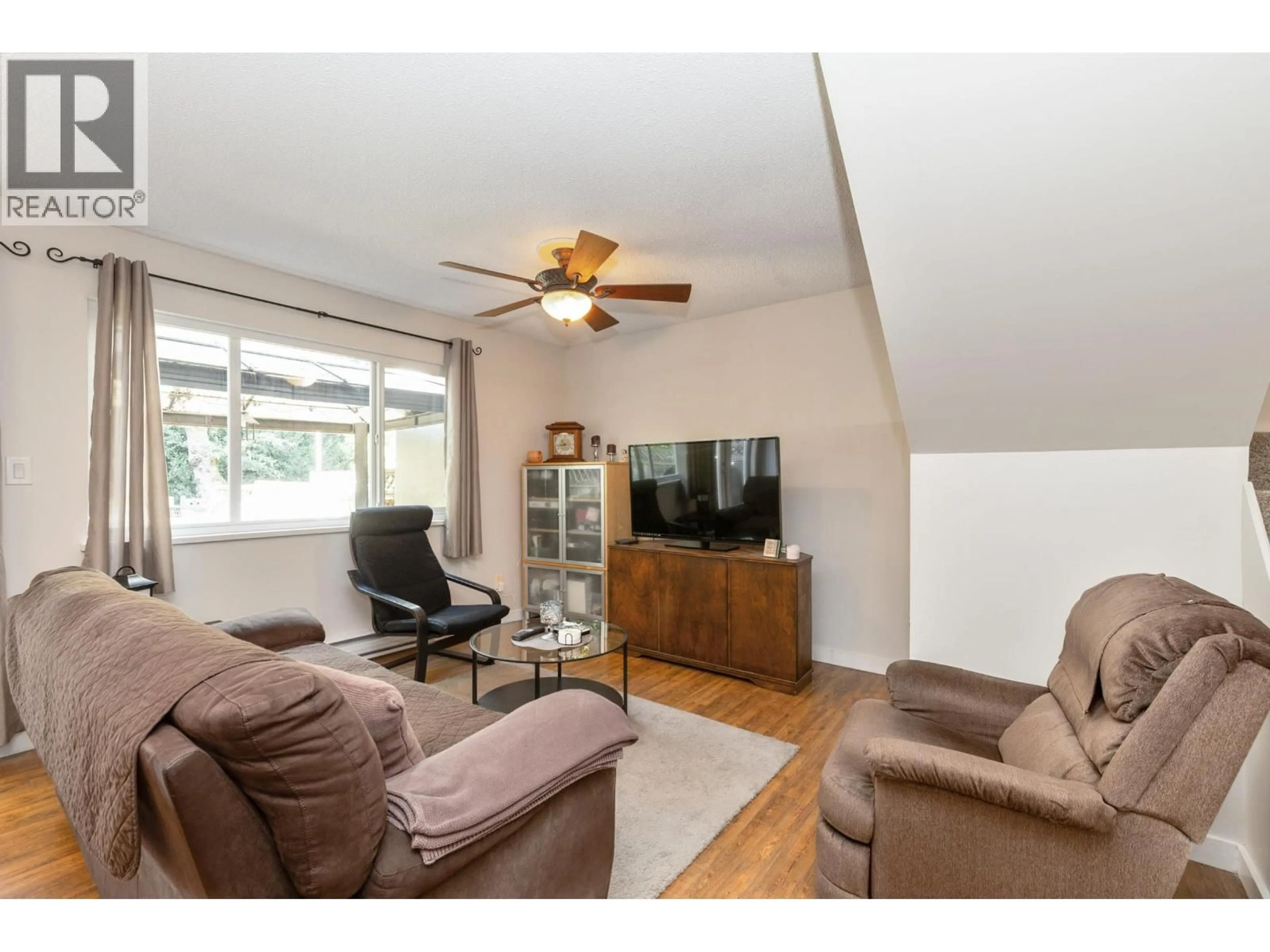 Living room with furniture, wood/laminate floor for 12123 SCHMIDT CRESCENT, Maple Ridge British Columbia V2X8A2
