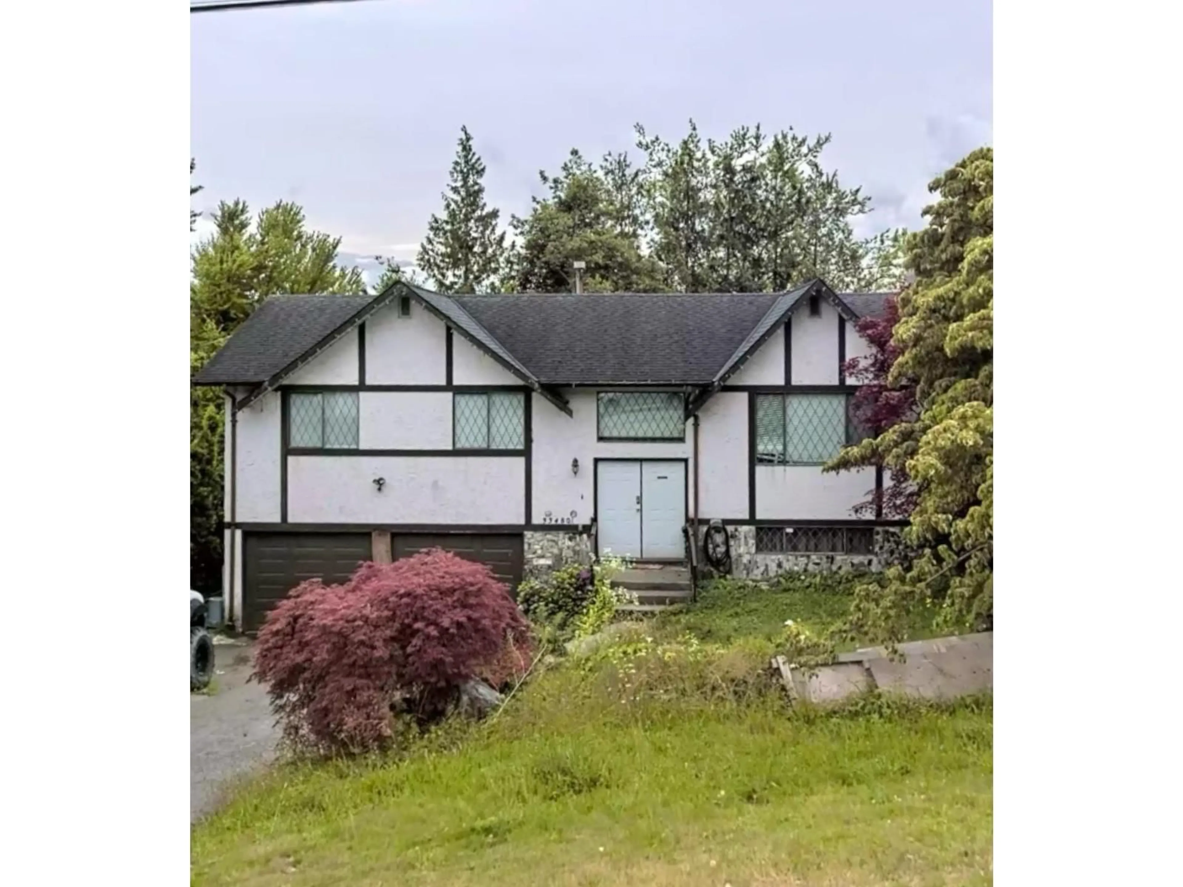 Home with vinyl exterior material, street for 33480 10TH, Mission British Columbia V2V2K6