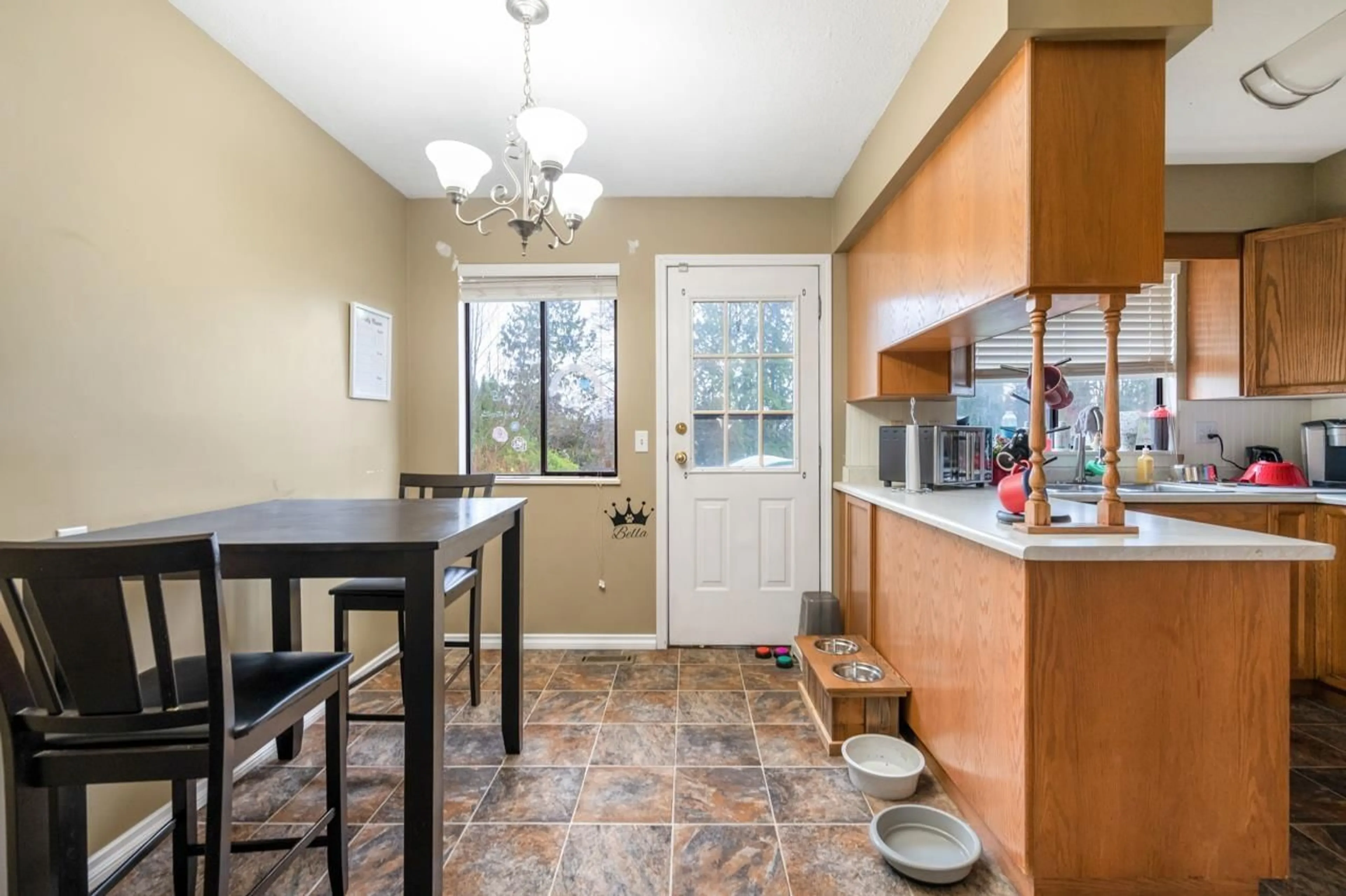 Standard kitchen, ceramic/tile floor for 33480 10TH AVENUE, Mission British Columbia V2V2K6