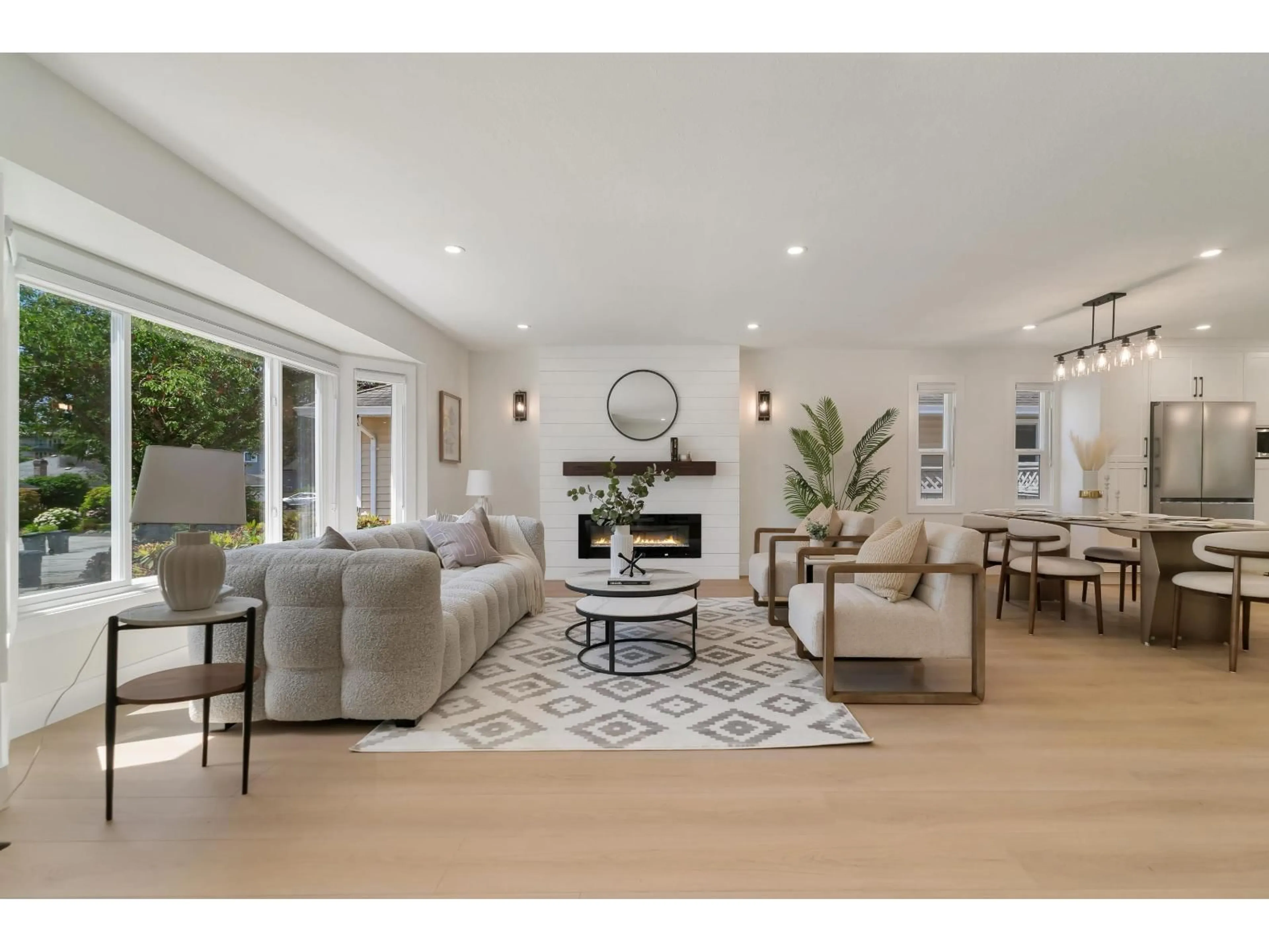 Living room with furniture, unknown for 14097 16A, Surrey British Columbia V4A8K2
