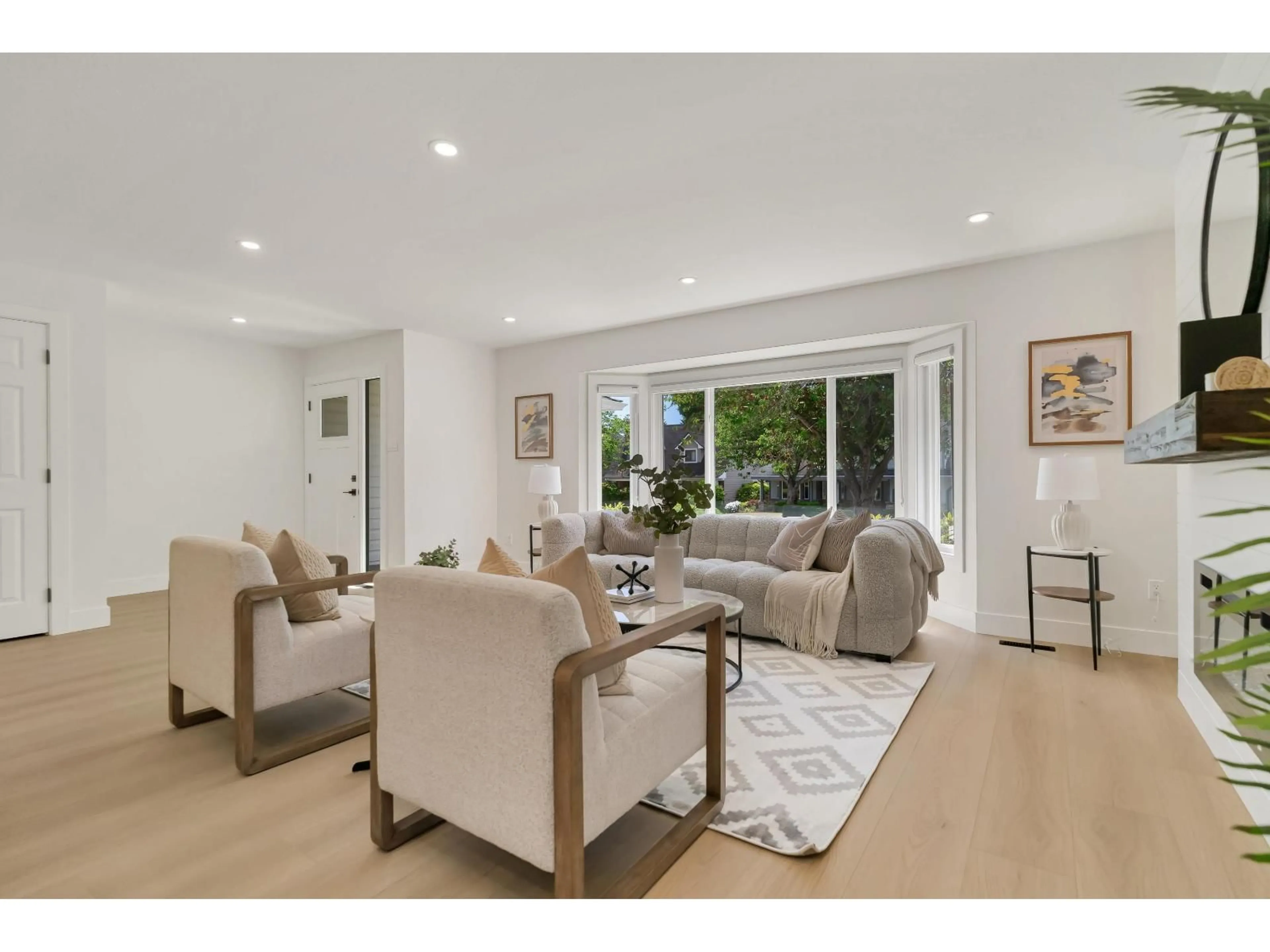 Living room with furniture, unknown for 14097 16A, Surrey British Columbia V4A8K2