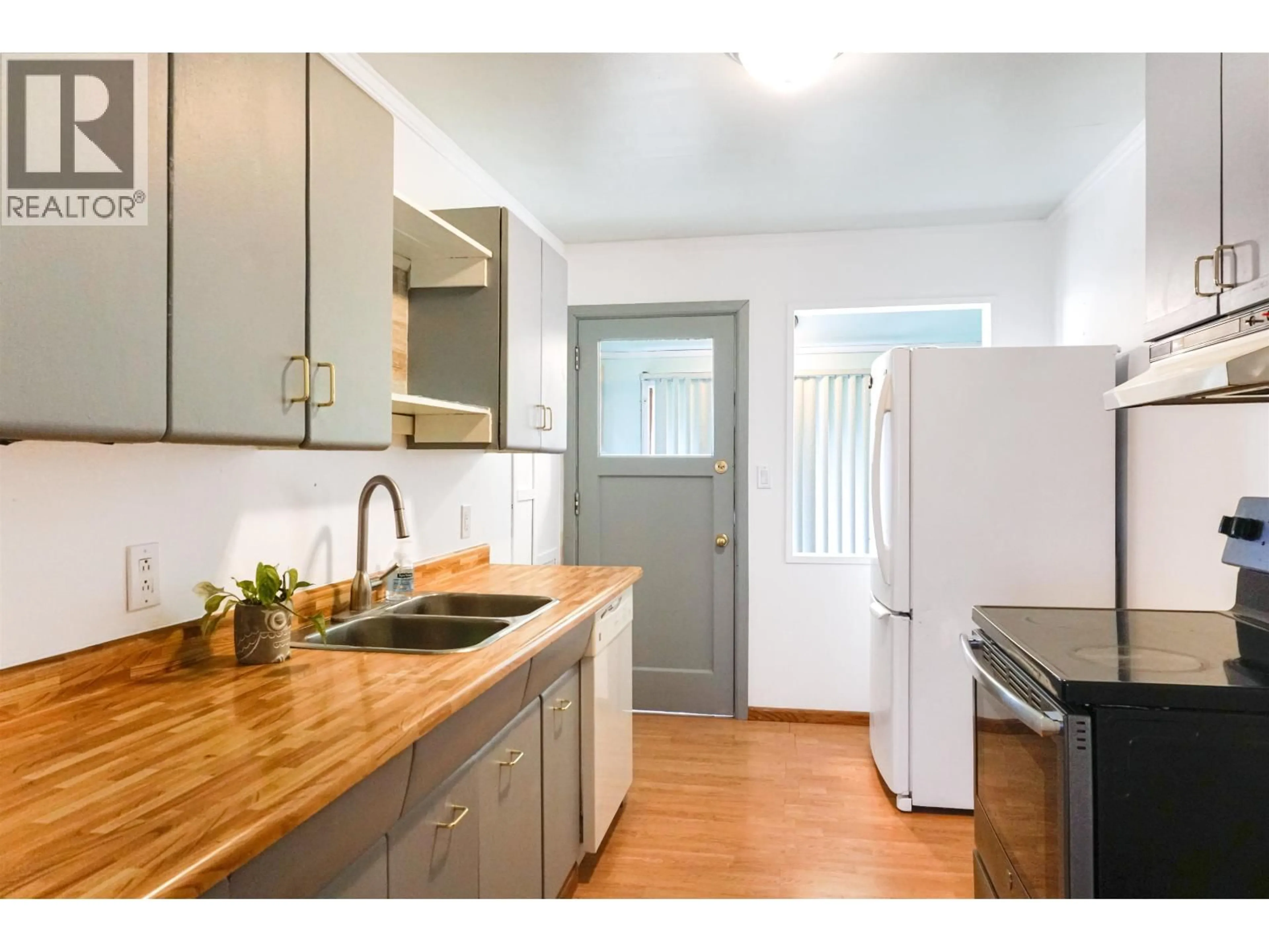 Standard kitchen, unknown for 15 HERON STREET, Kitimat British Columbia V8C1N3
