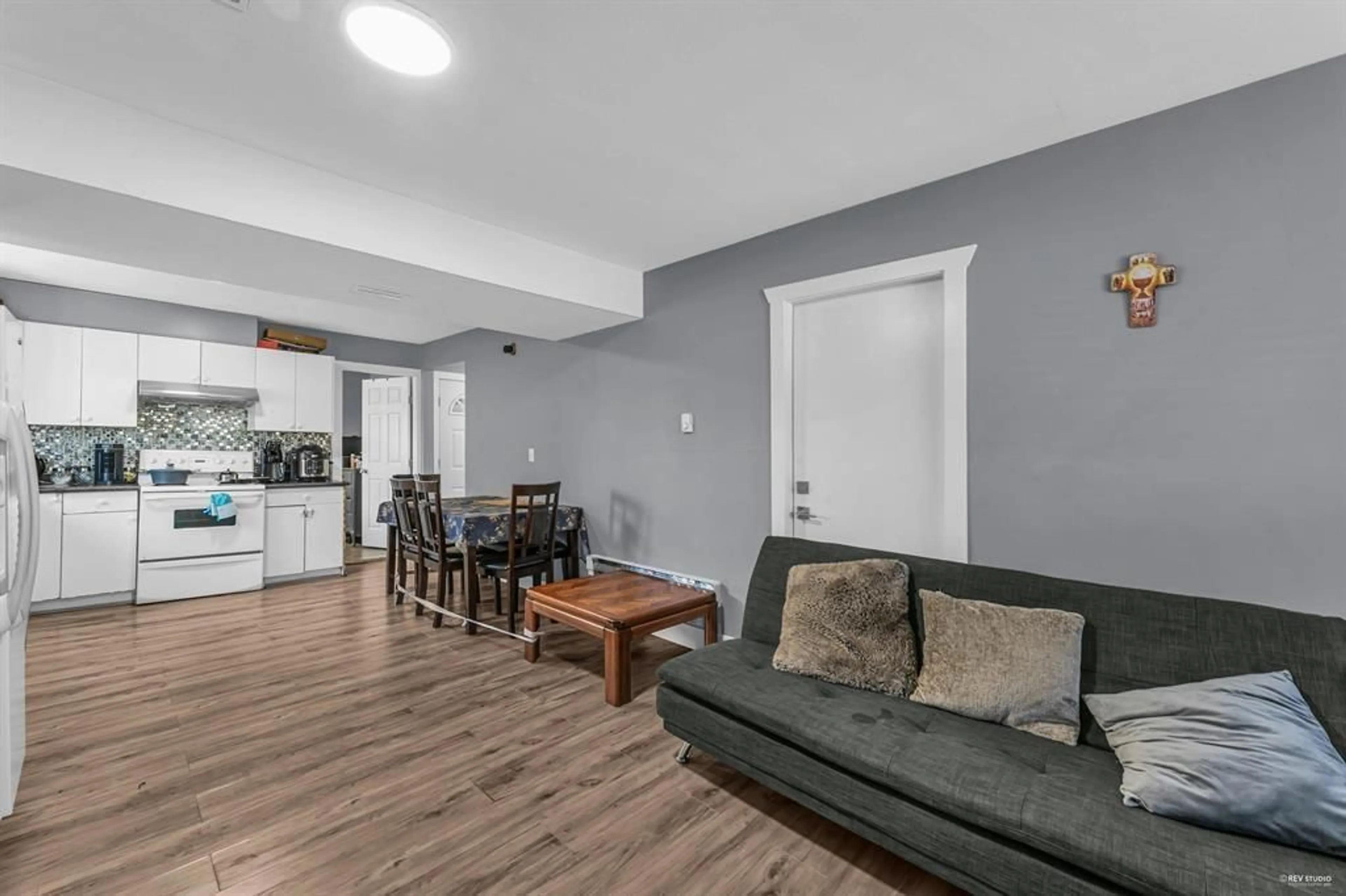 Living room with furniture, unknown for 13572 68, Surrey British Columbia V3W2G3