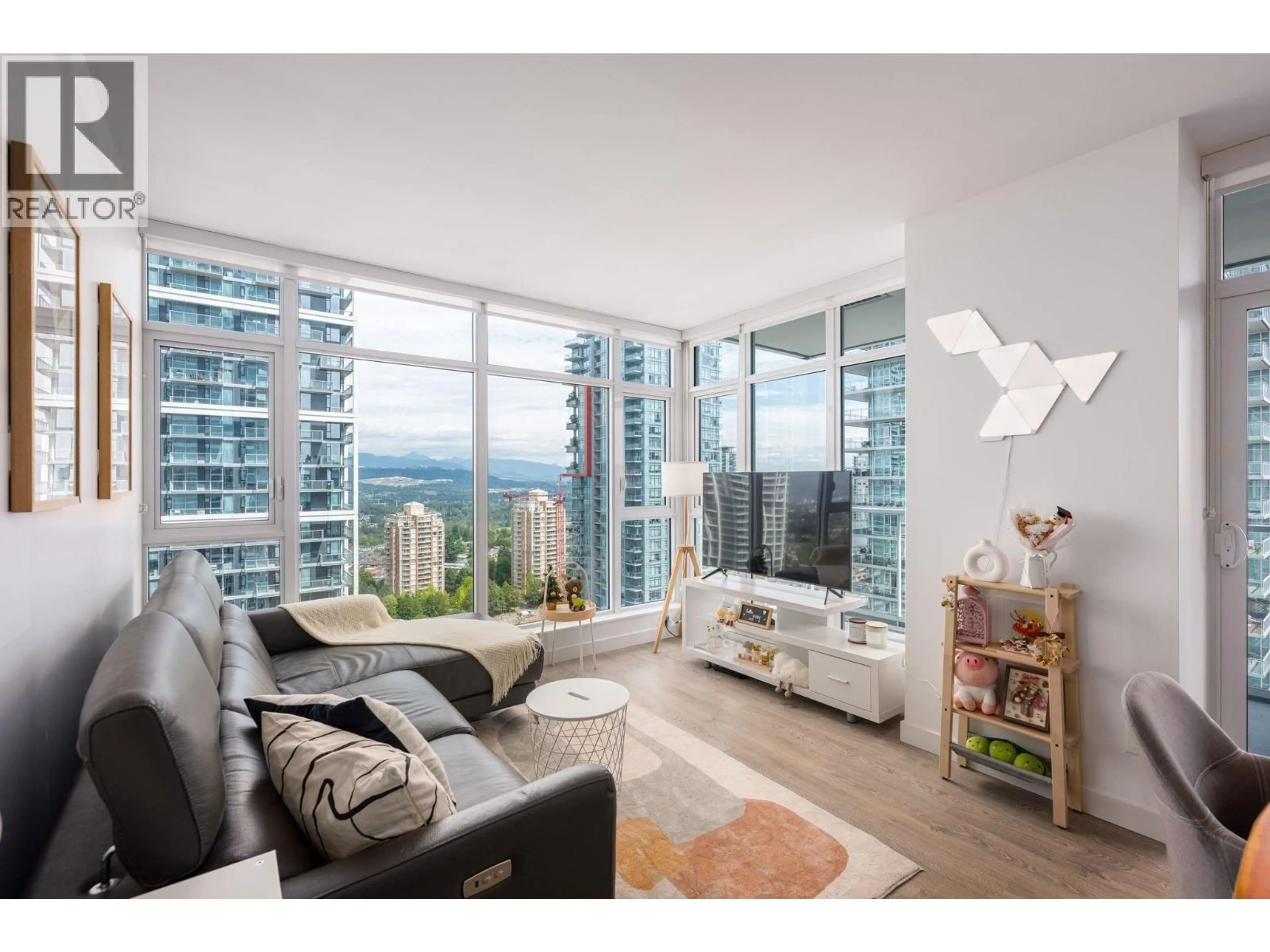 Living room with furniture, unknown for 2107 - 6080 MCKAY AVENUE, Burnaby British Columbia V5H0J4